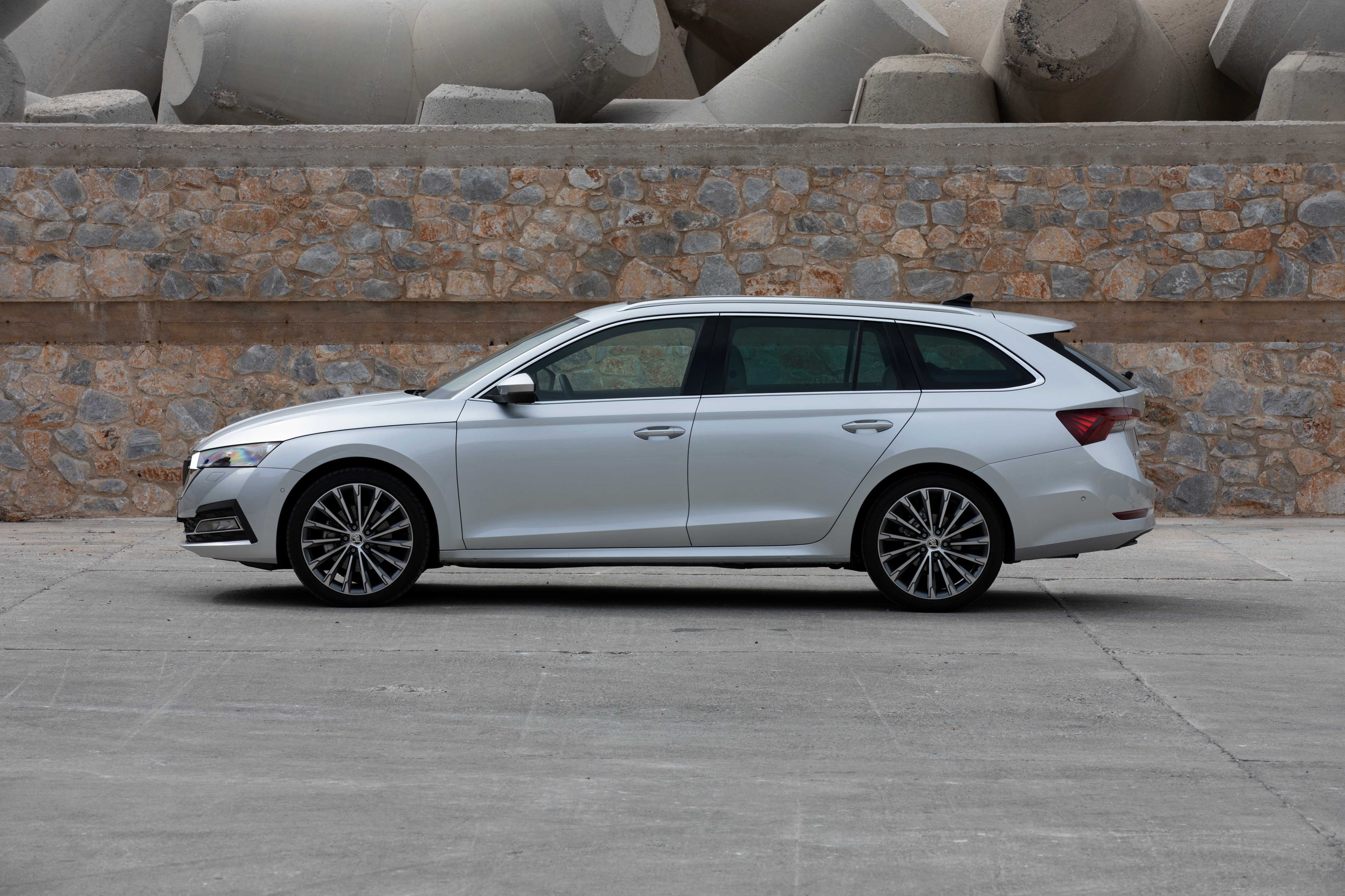 Silver Skoda Octavia Combi Estate Car Side View HD Wallpaper
