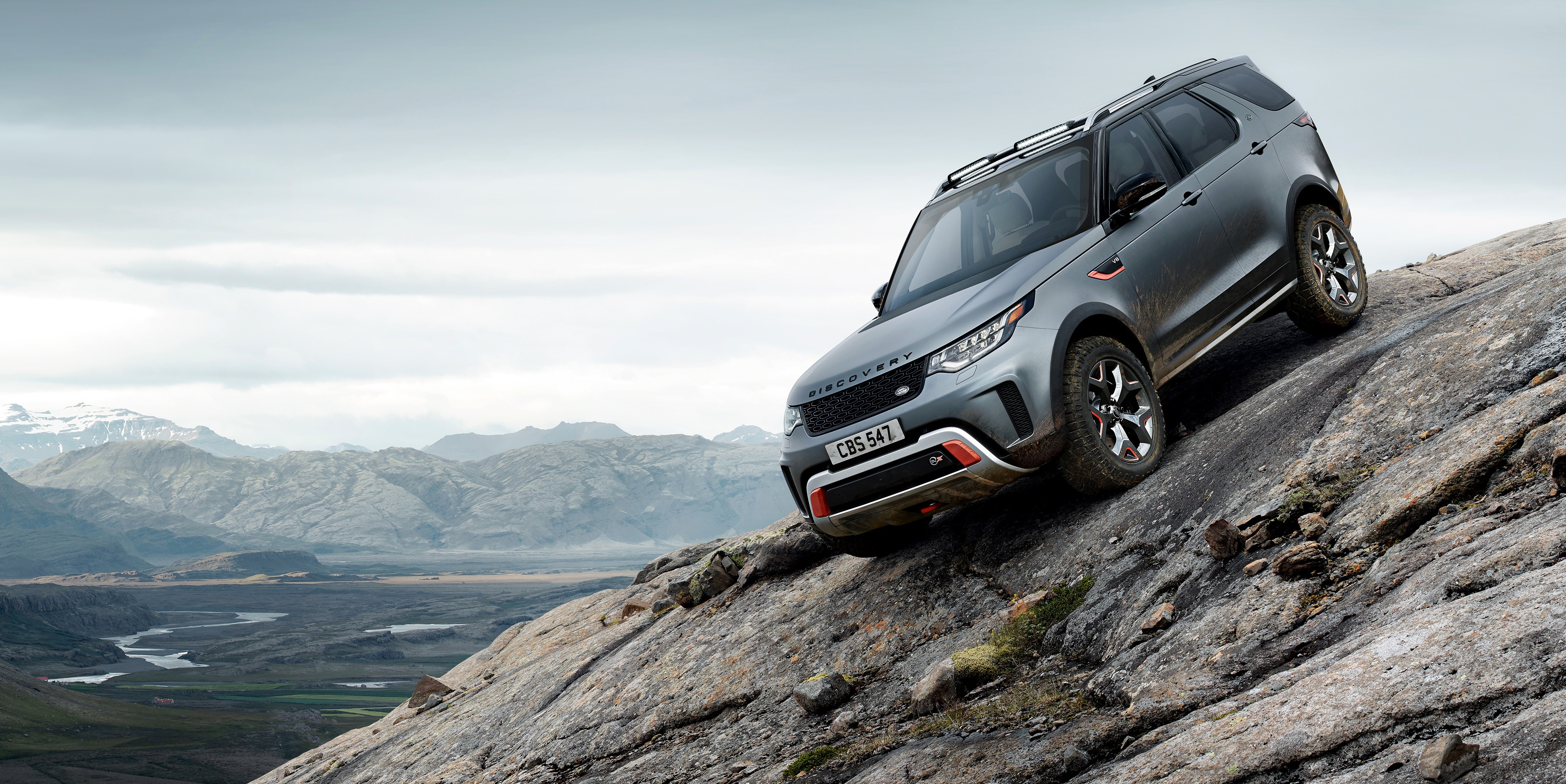 Land Rover Discovery 4x4 on rocky terrain HD Wallpaper