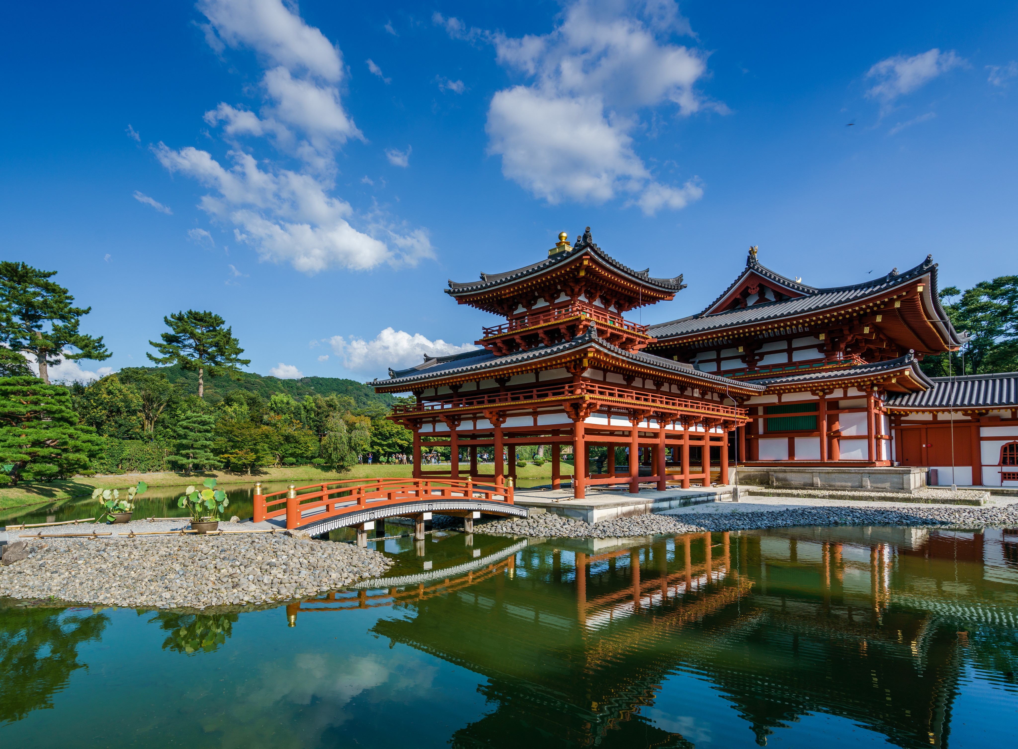 Byodo-in Temple with Pond and Bridge, Uji, Japan HD Wallpaper