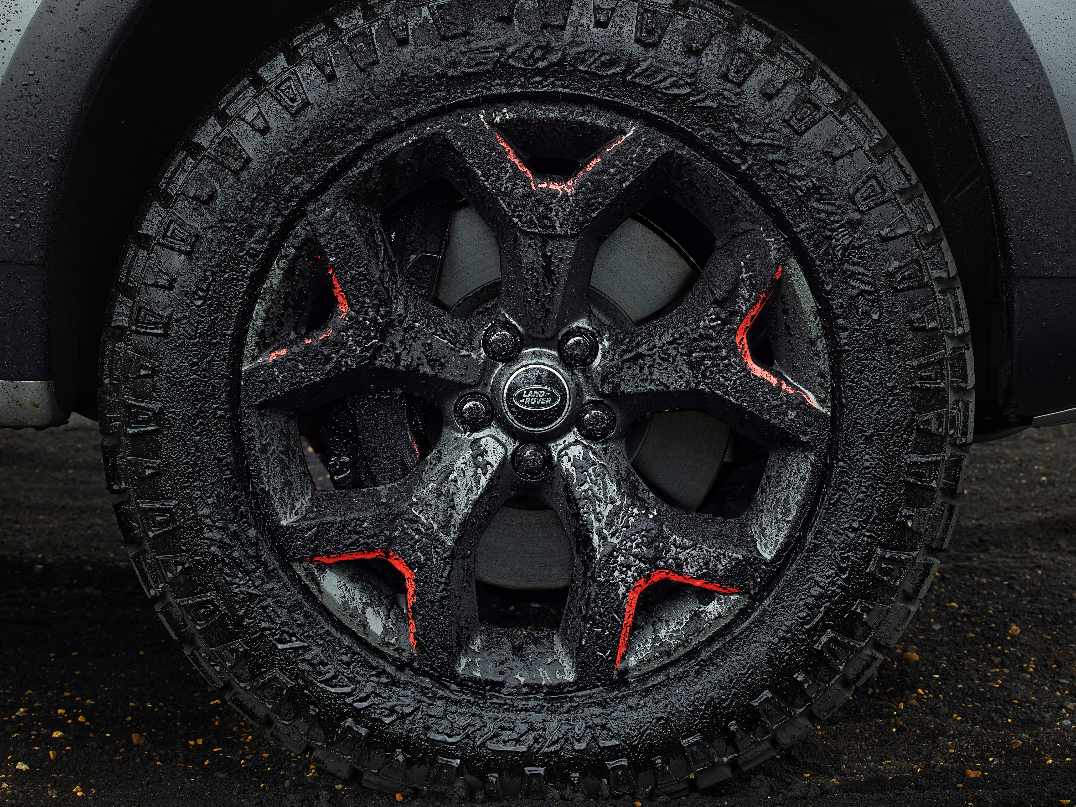 Land Rover Discovery 4x4 SVX wheel with mud HD Wallpaper