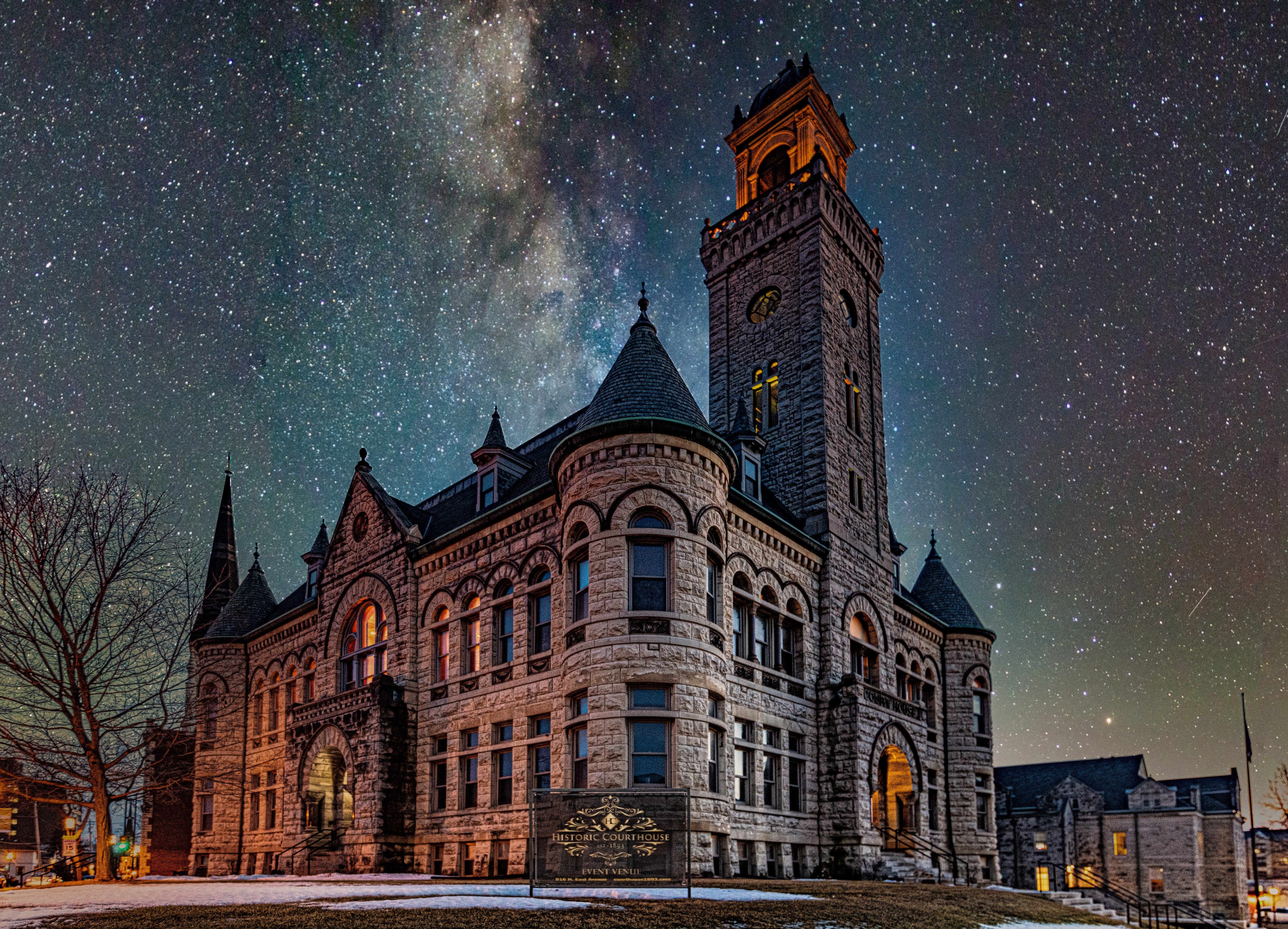 Historic Courthouse in Waukesha, Wisconsin under the Stars HD Wallpaper