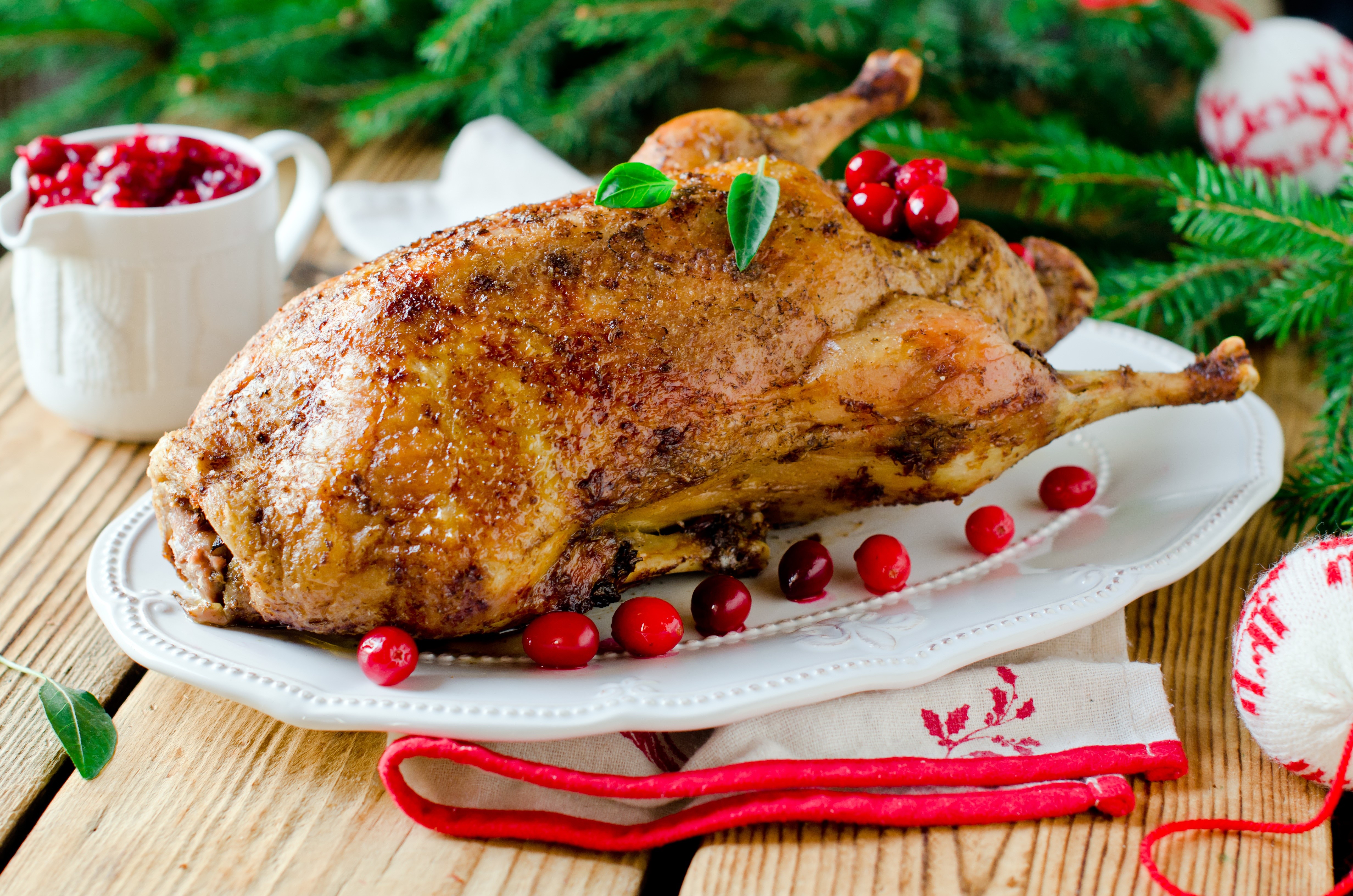 4K Roast Duck with Cranberries and Christmas Decorations HD Wallpaper