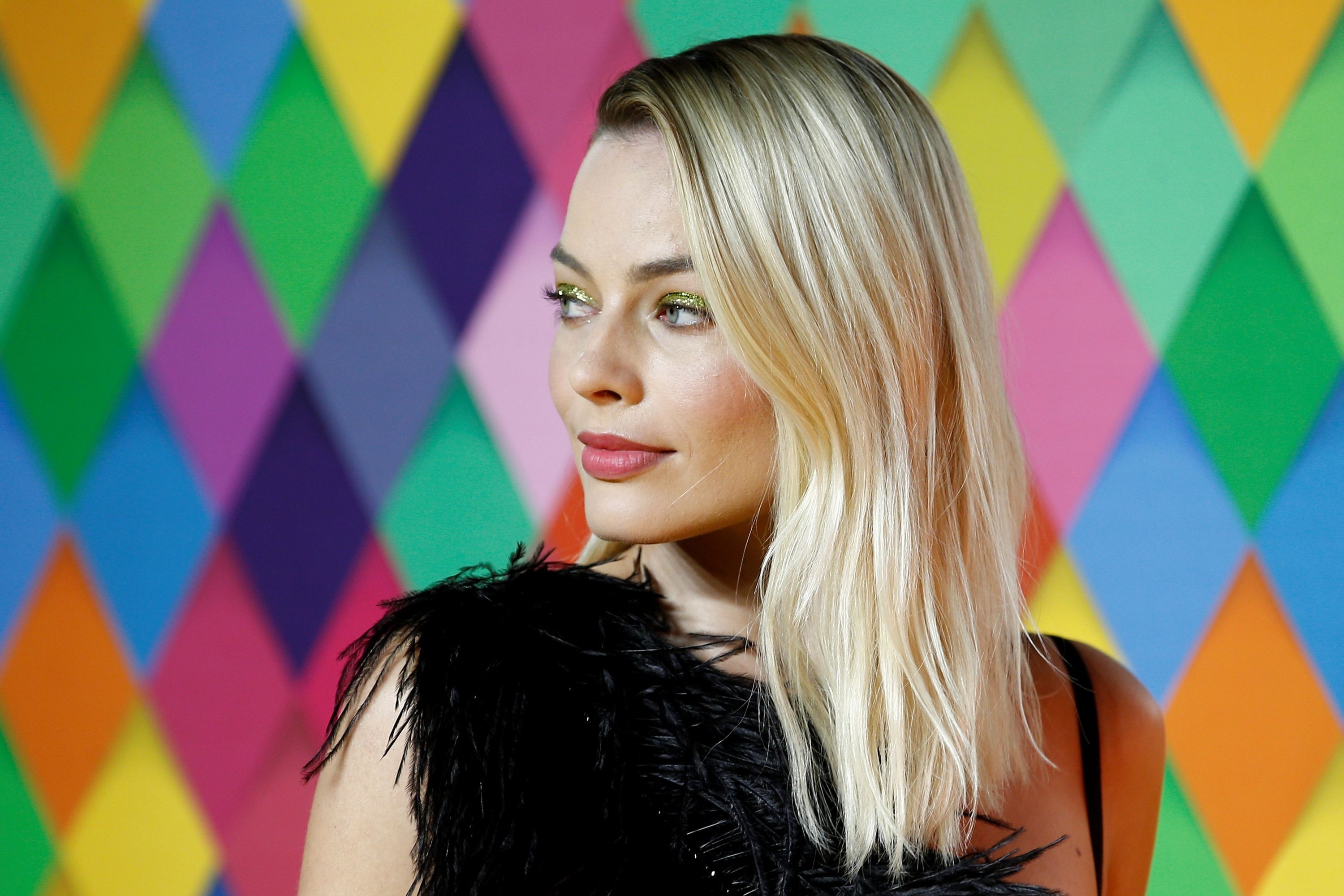 Margot Robbie on a colorful diamond background HD Wallpaper