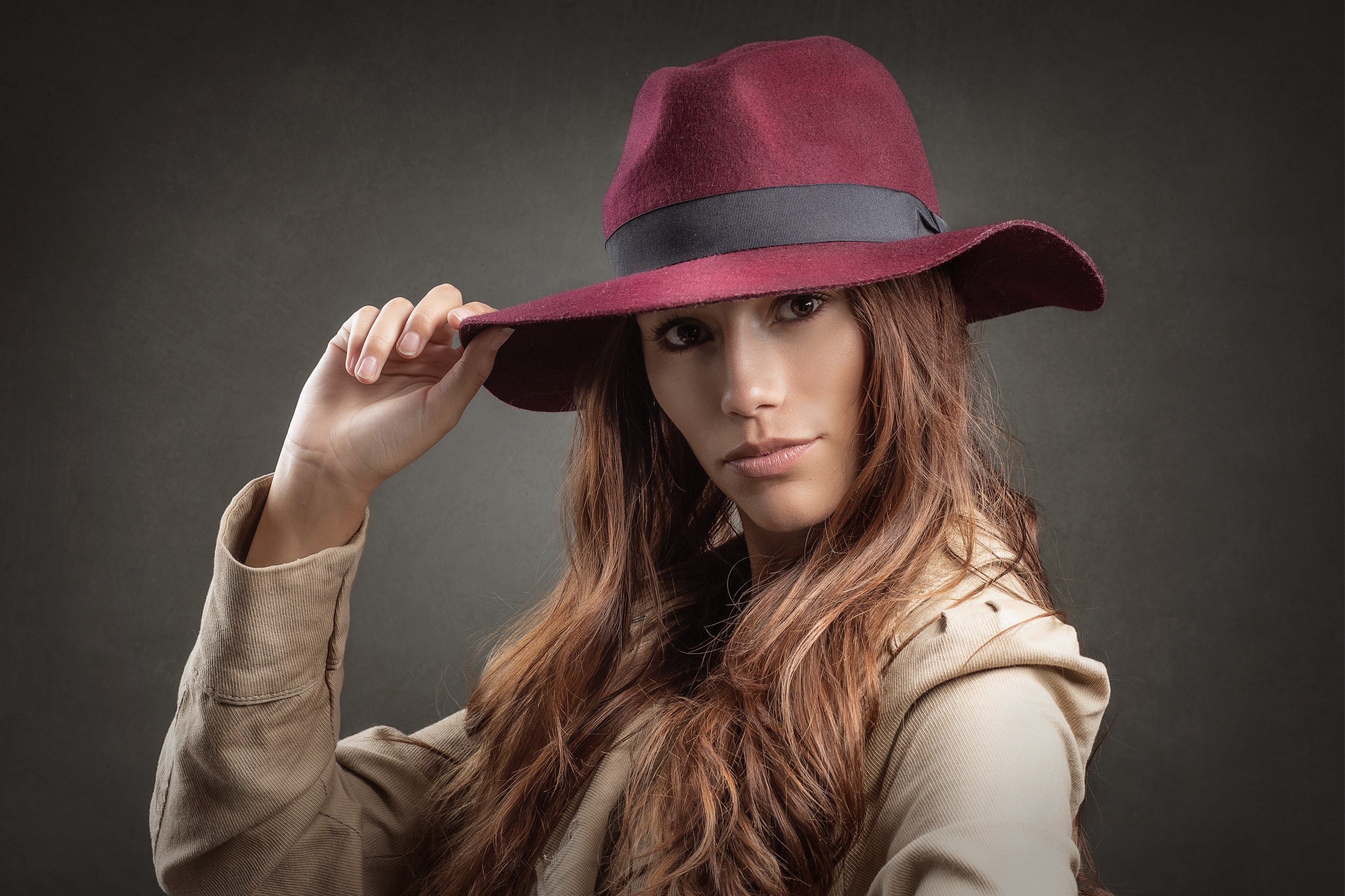 Woman in a burgundy fedora hat HD Wallpaper