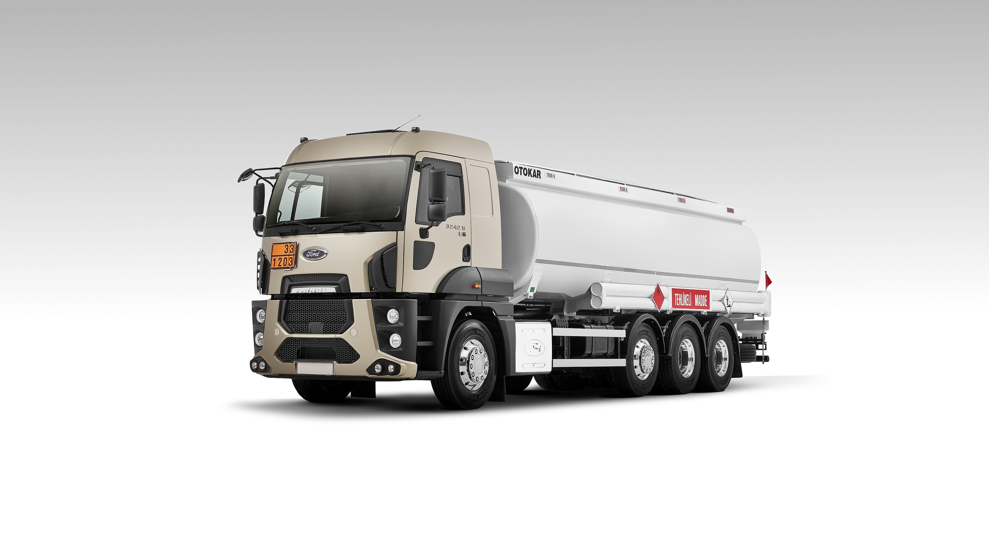 Ford Cargo 3242S HR 8x2 Tanker Truck HD Wallpaper