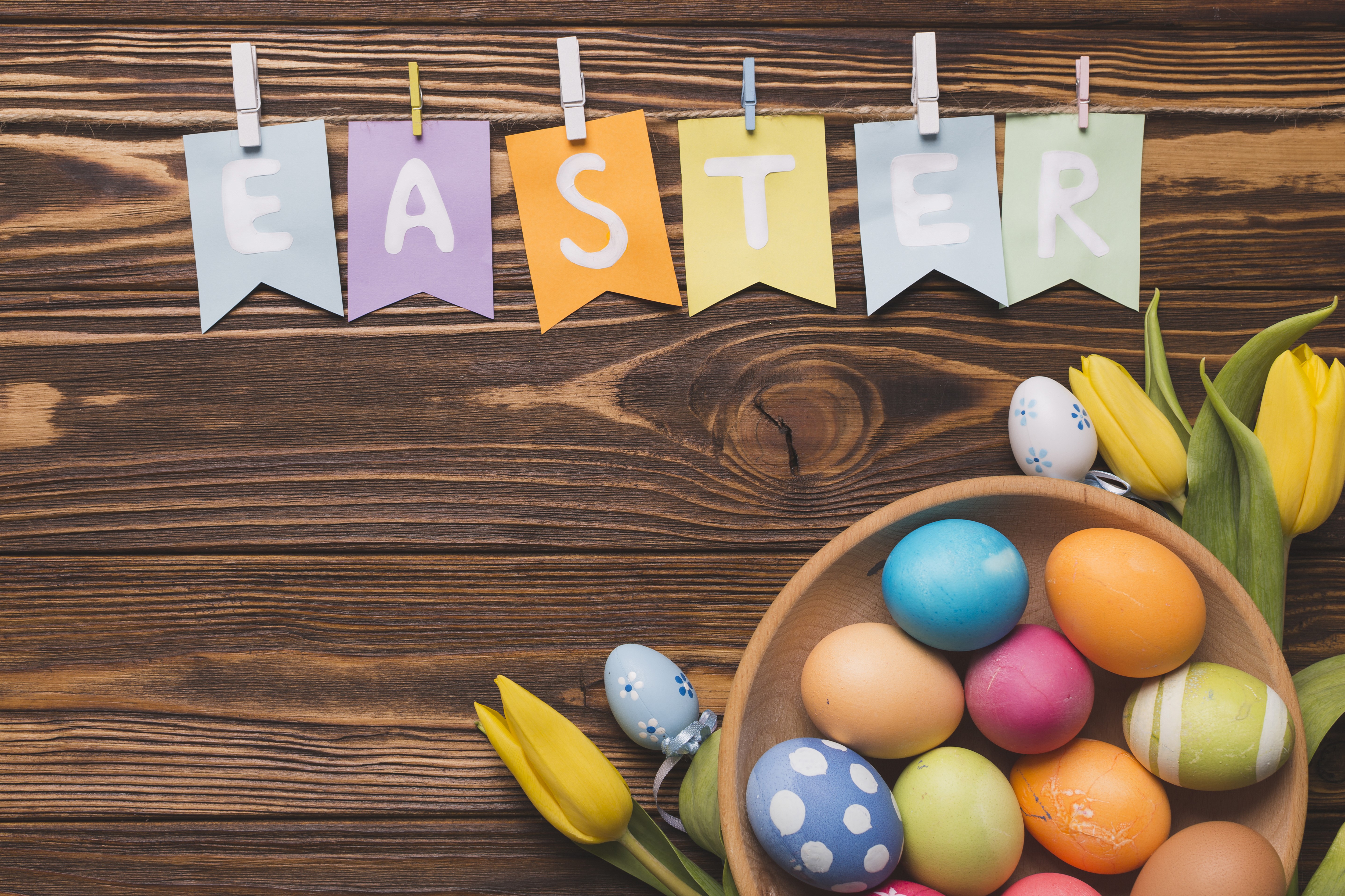 Easter banner with tulips and eggs on wood HD Wallpaper
