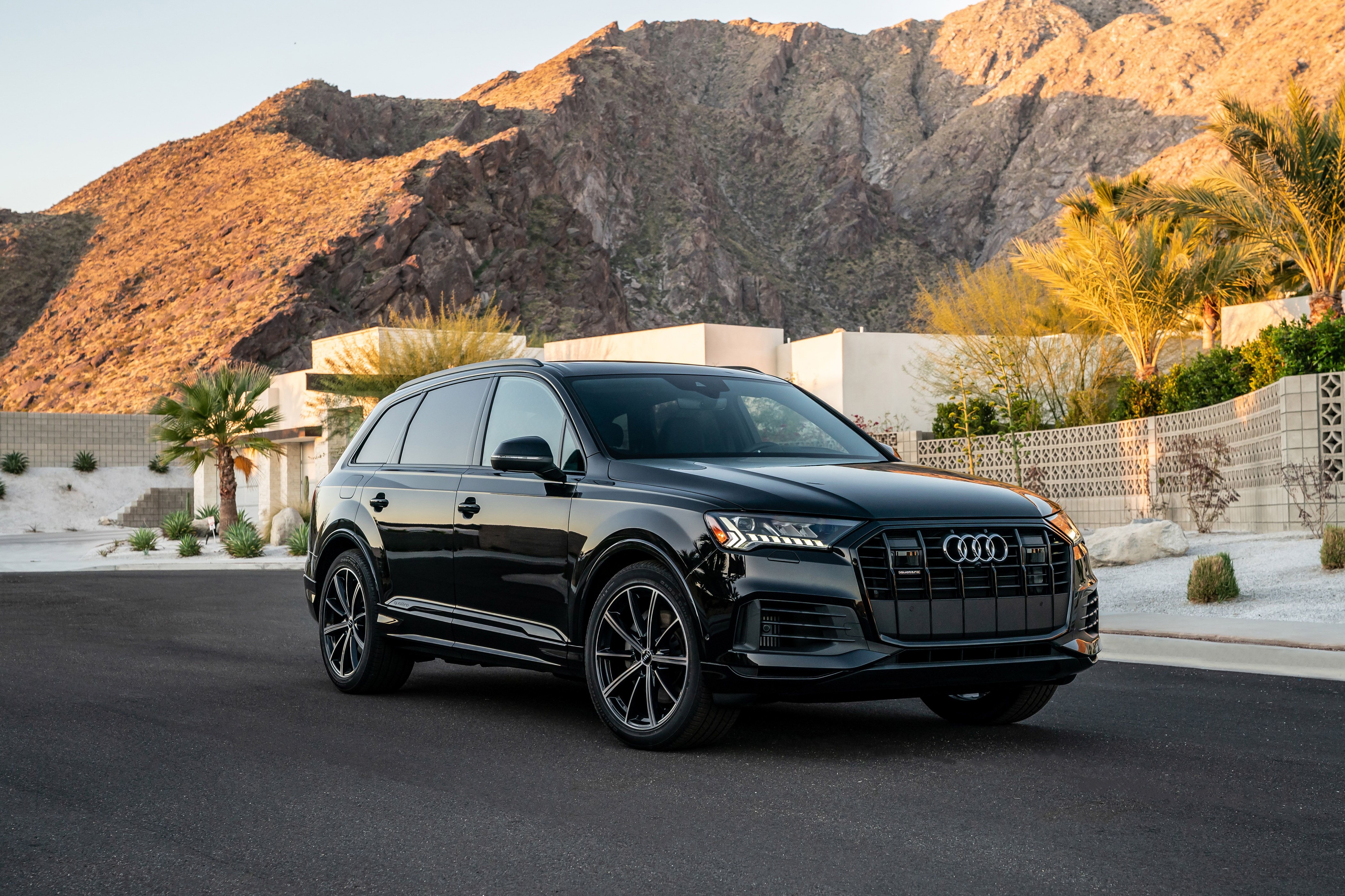 Black Audi Q7 55 TFSI quattro parked on a street HD Wallpaper