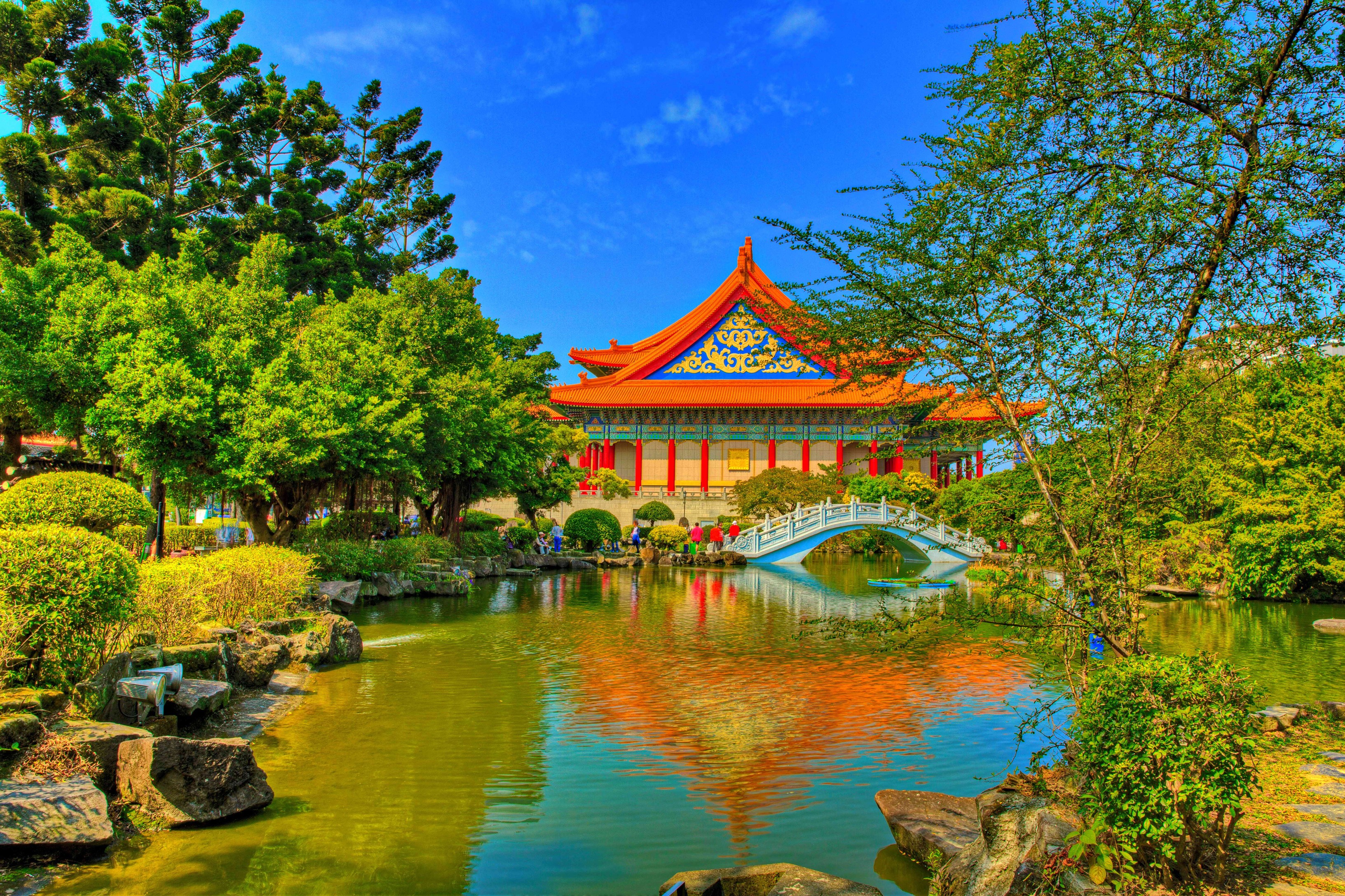 Chiang Kai-shek Memorial Hall and Garden in Taipei, Taiwan HD Wallpaper