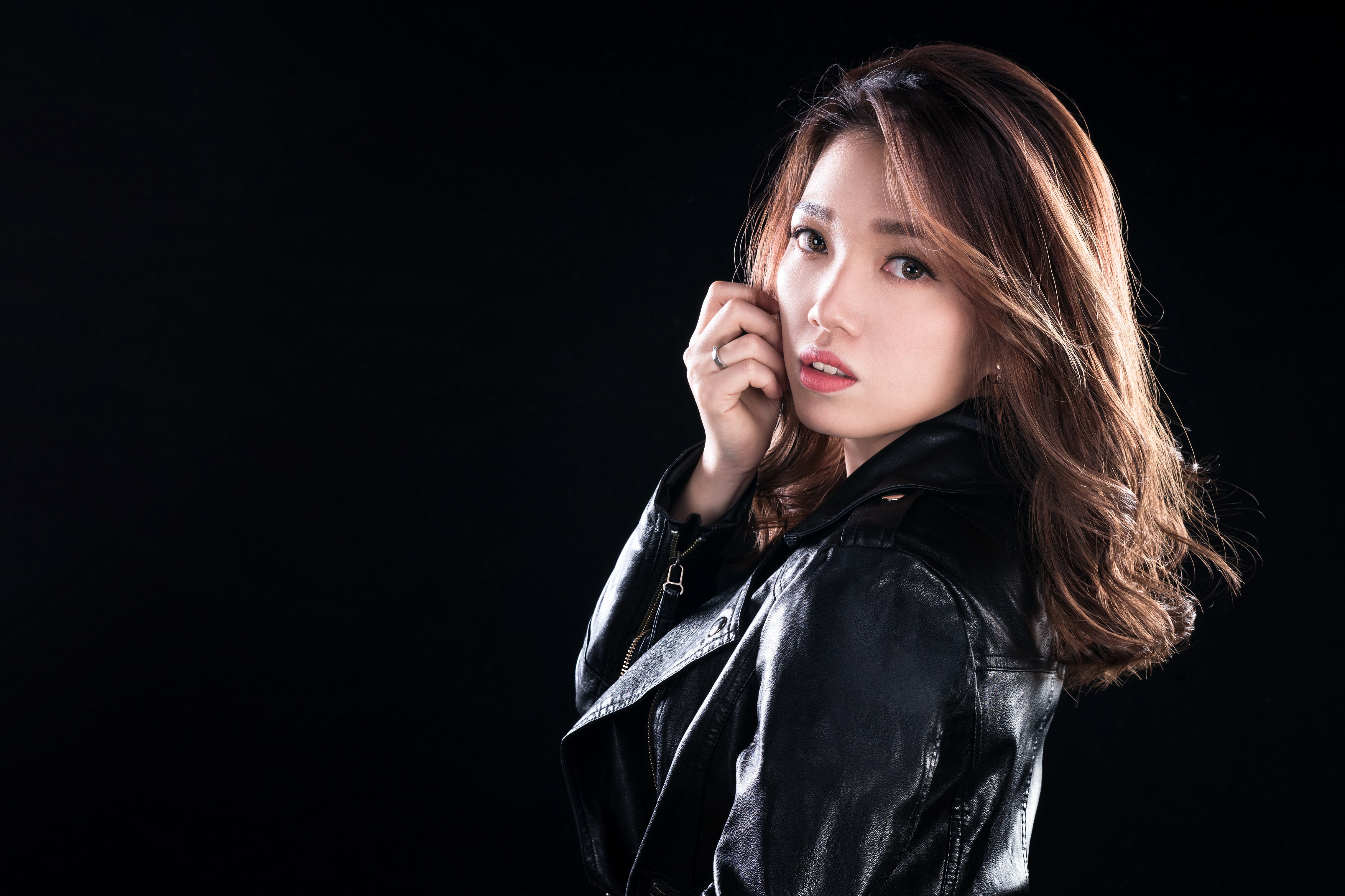 4K Portrait of Asian Woman in Black Jacket HD Wallpaper