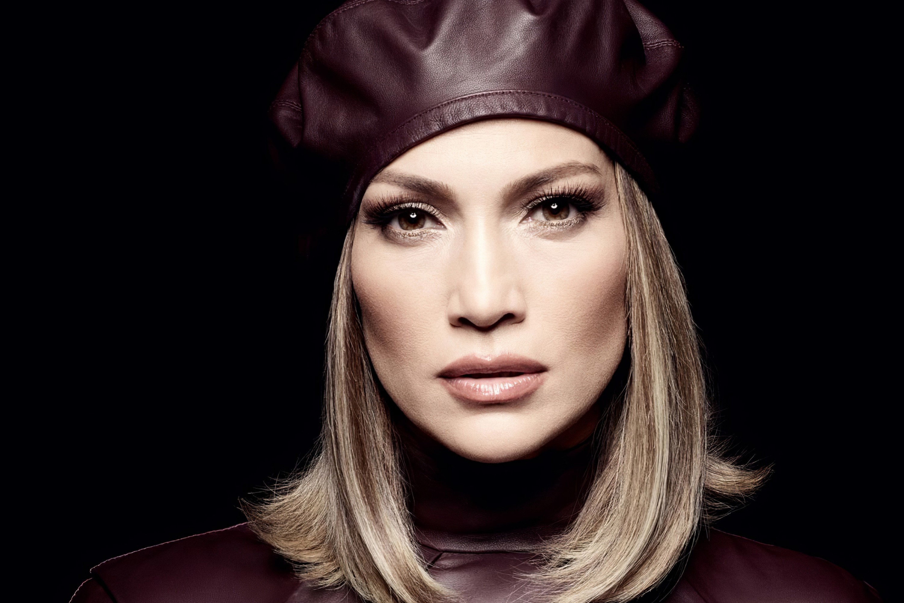 Jennifer Lopez wearing a burgundy beret HD Wallpaper