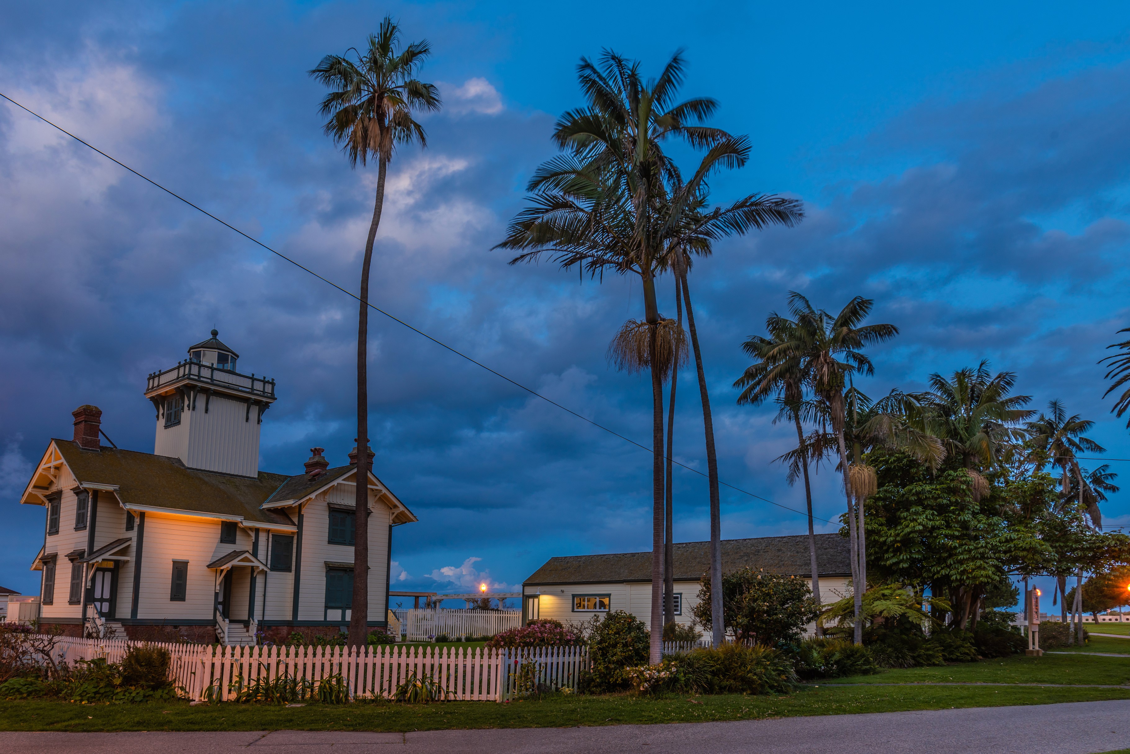 Point Fermin Lighthouse and Palm Trees at Dusk HD Wallpaper