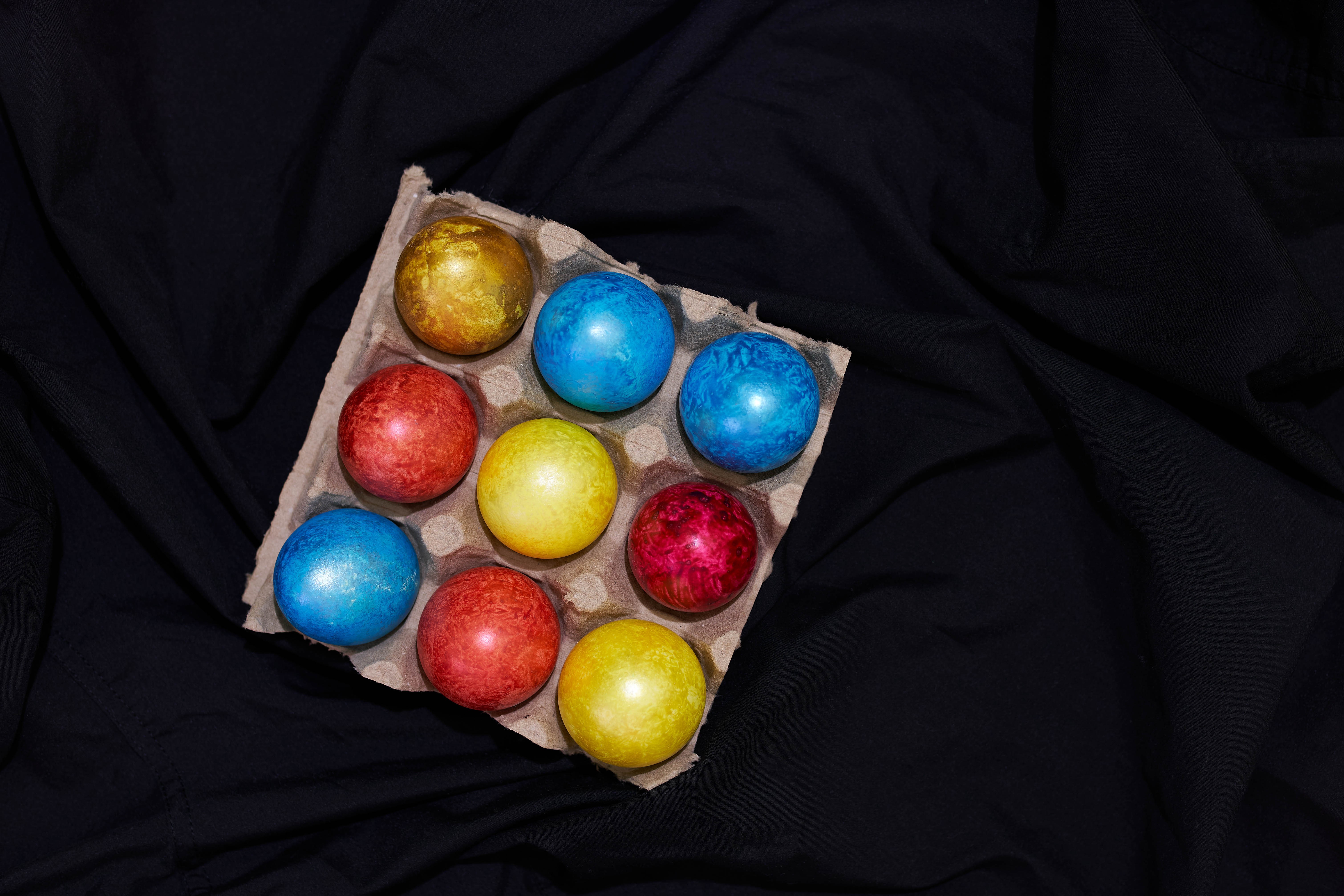 Easter eggs in a carton on a black background HD Wallpaper