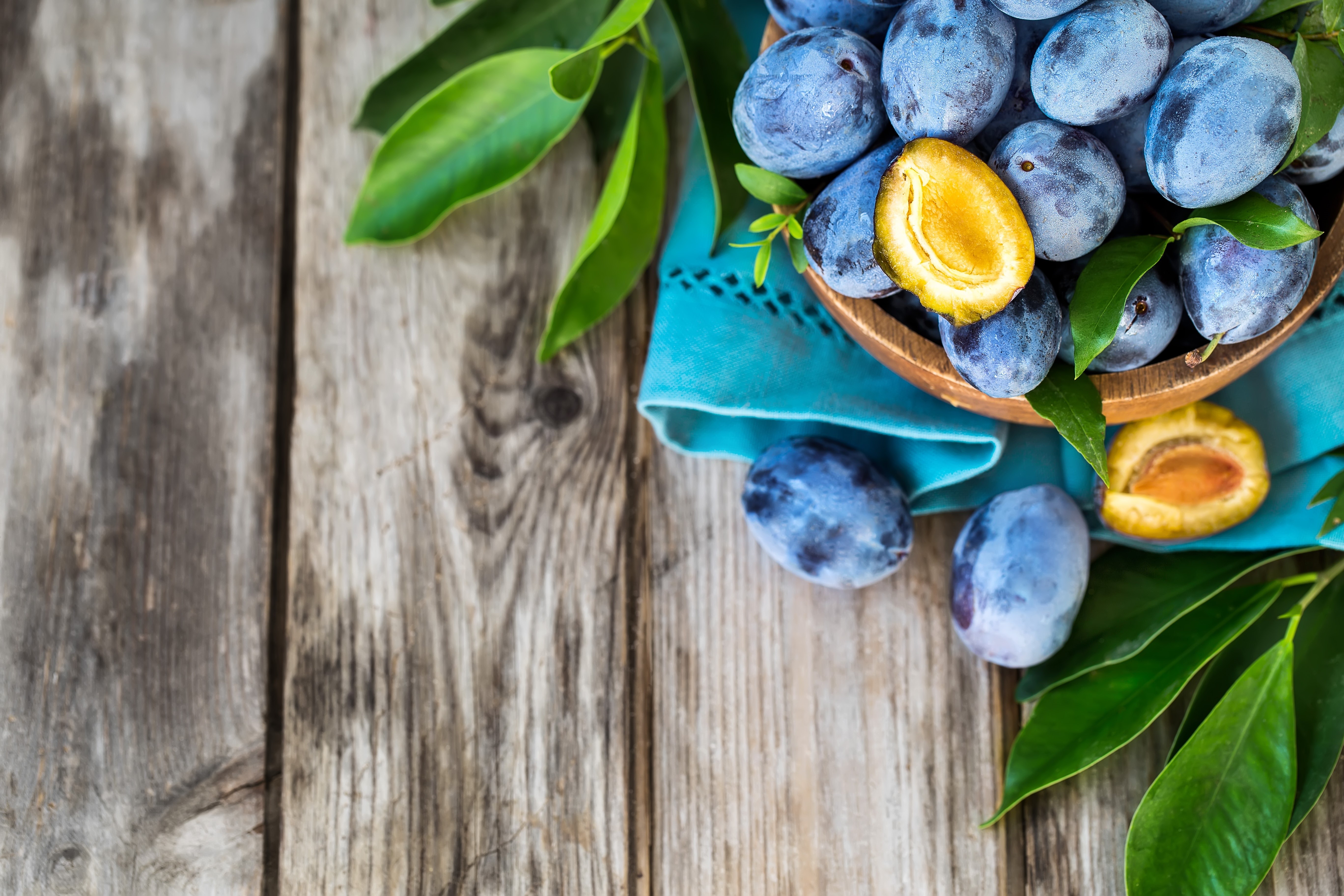 Plums on wooden planks HD Wallpaper
