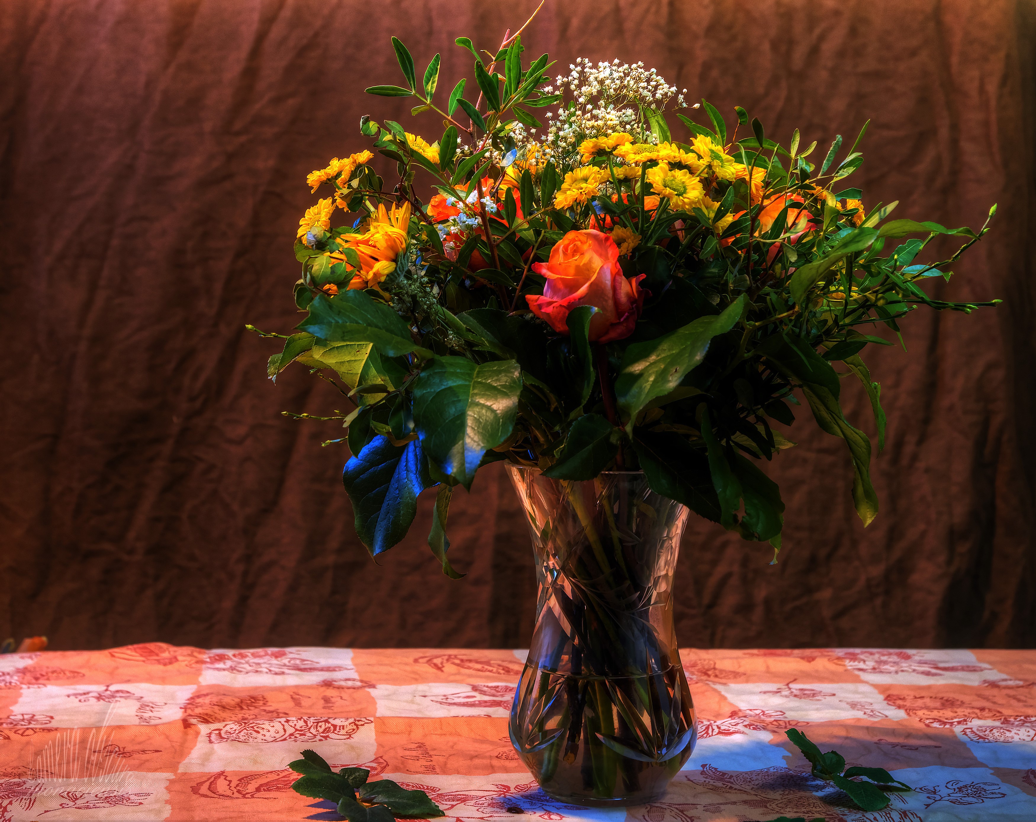 Bouquet of Roses and Chrysanthemums in a Vase HD Wallpaper