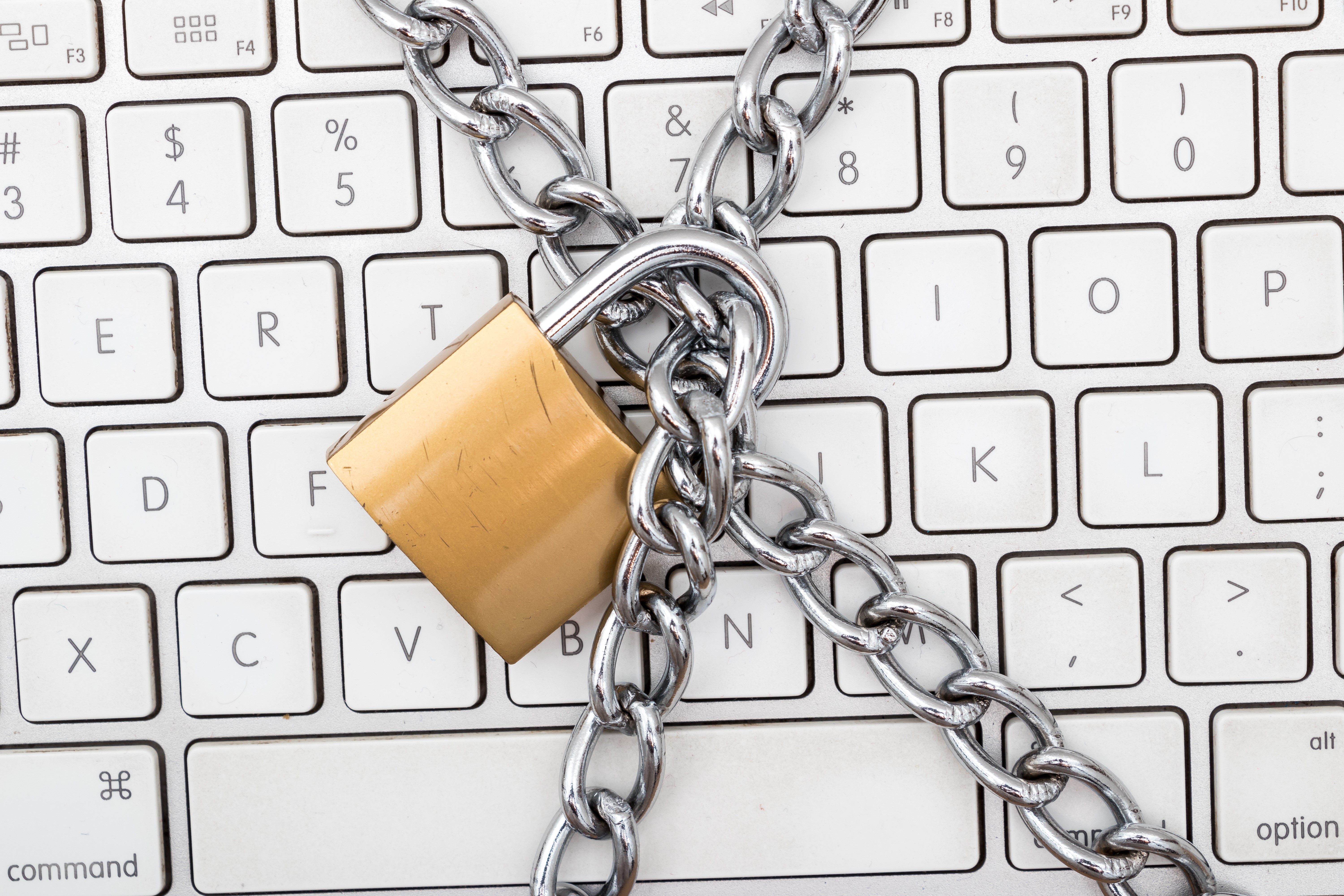 Keyboard with Chain and Padlock HD Wallpaper