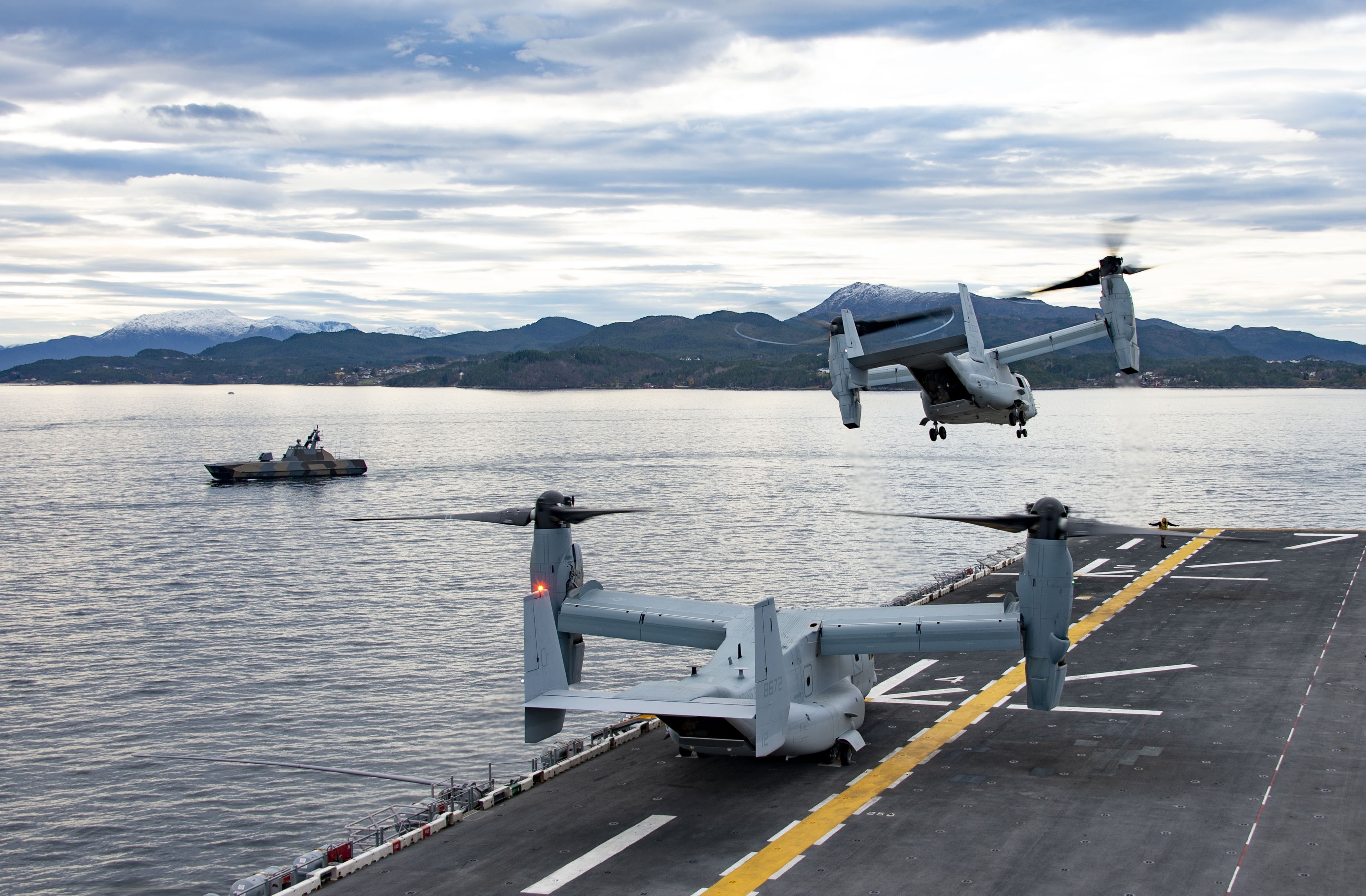 MV-22B Ospreys land on USS Iwo Jima near Norway HD Wallpaper
