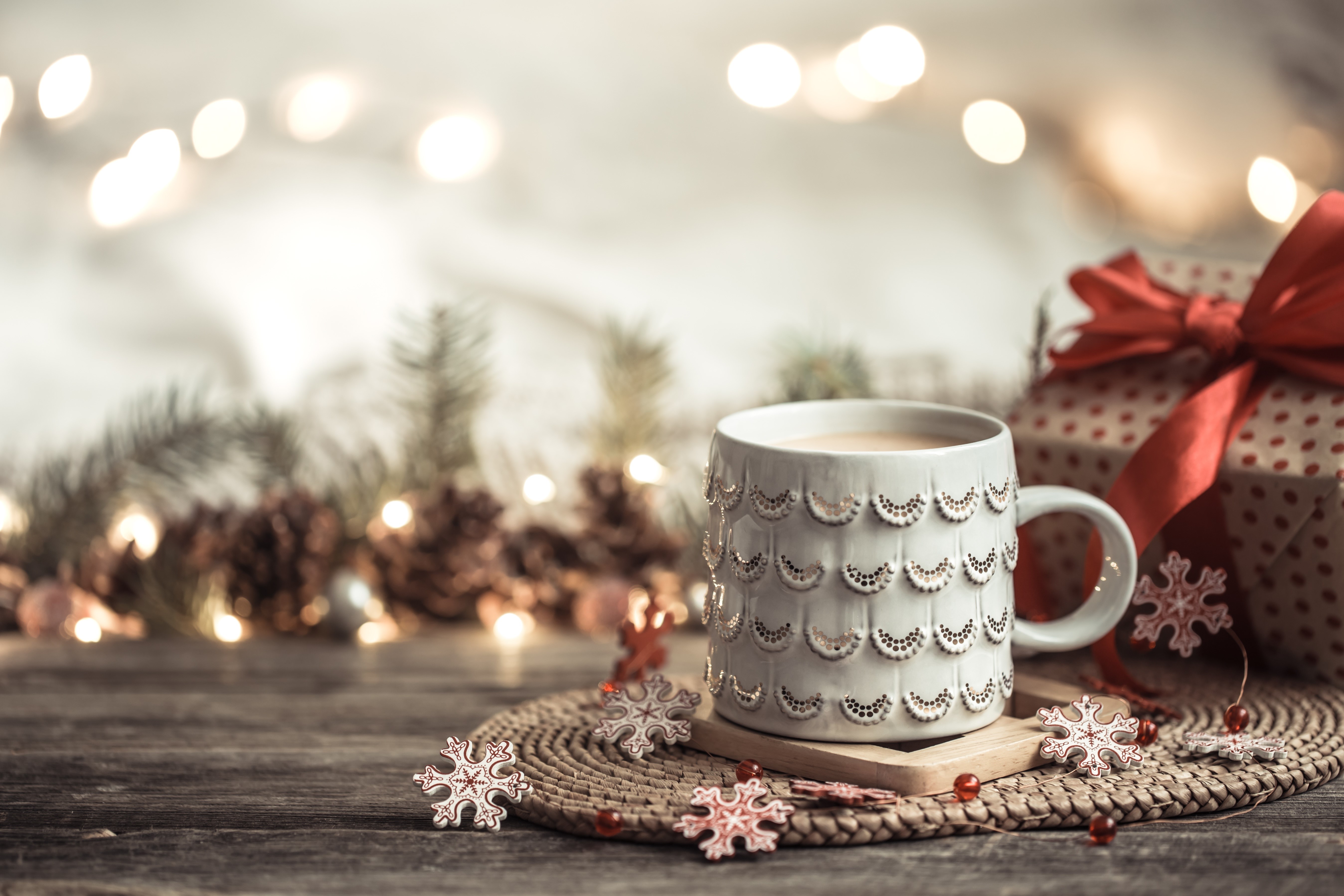 Christmas mug with hot chocolate and gift HD Wallpaper