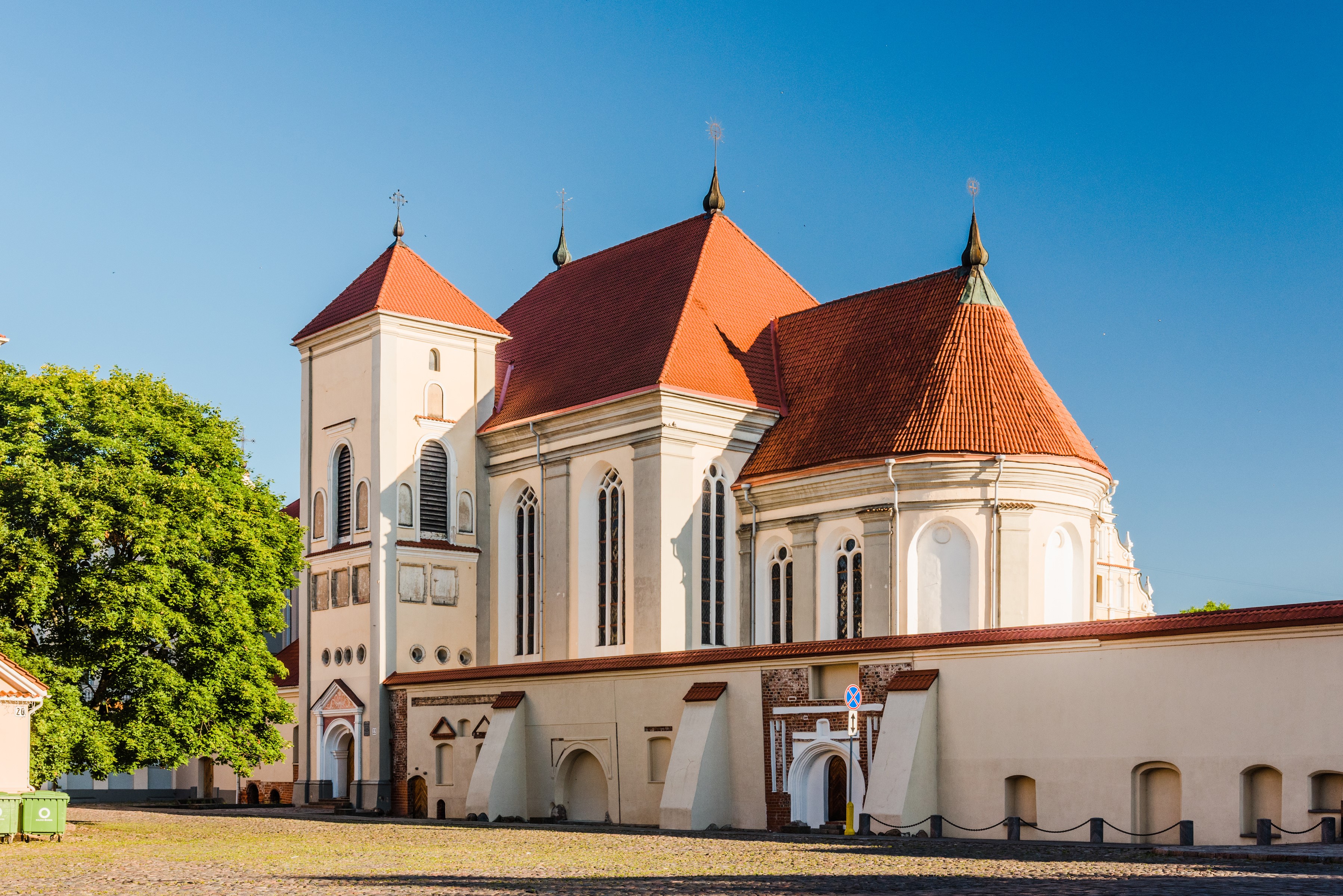 Trinity Seminary Church in Kaunas, Lithuania HD Wallpaper