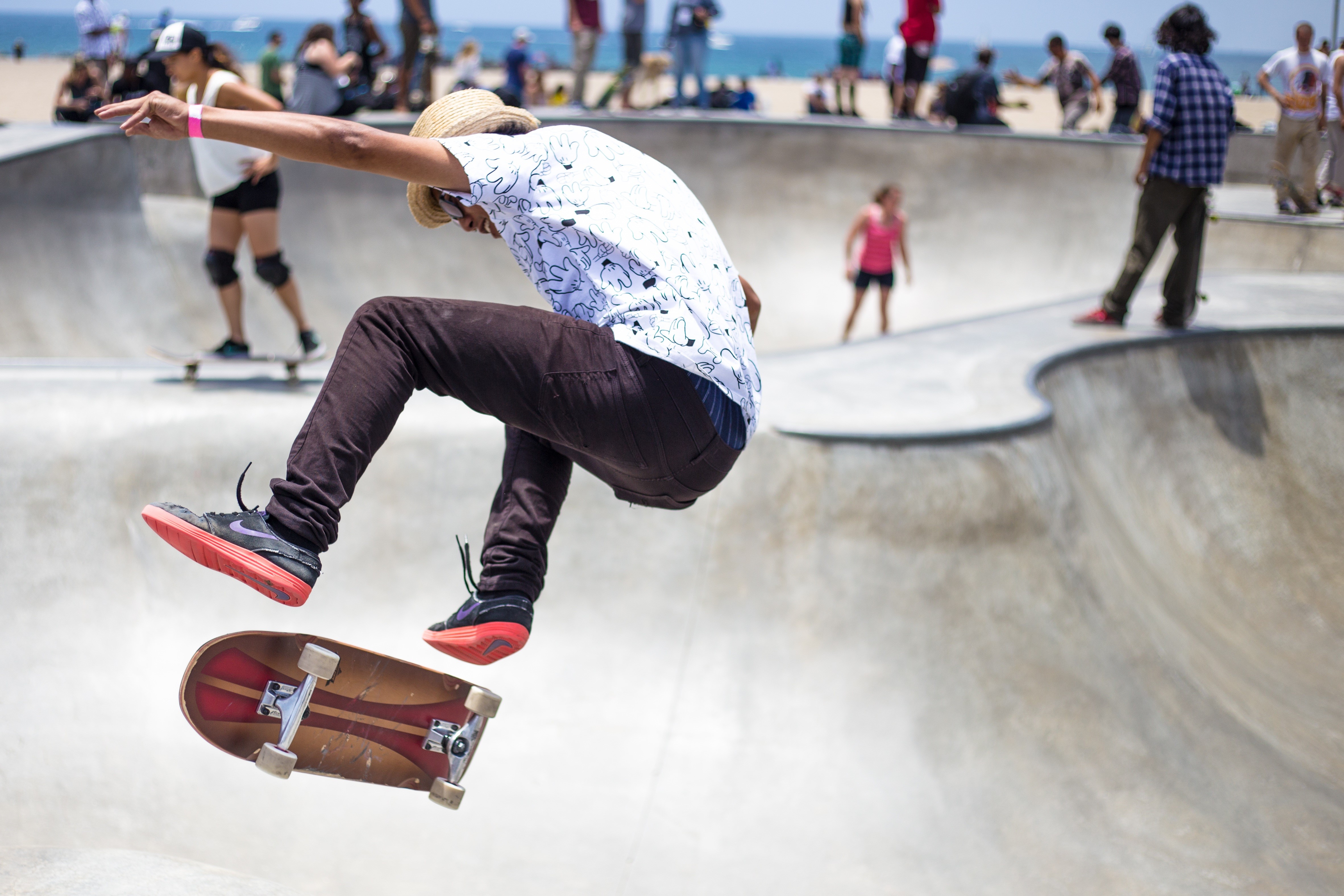 Skateboarder jumping in a skatepark HD Wallpaper