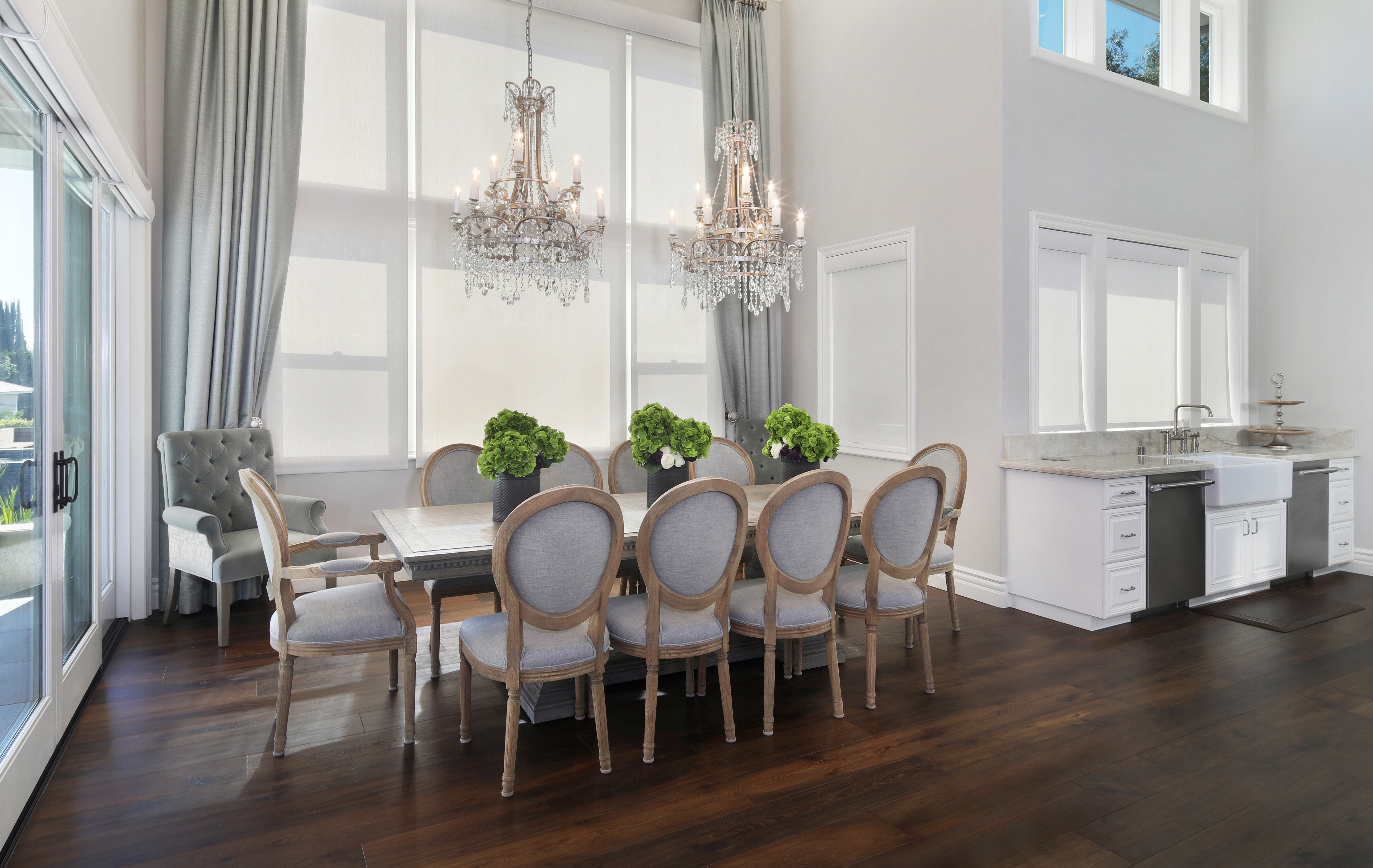 Elegant Dining Room with Chandeliers and Chairs HD Wallpaper