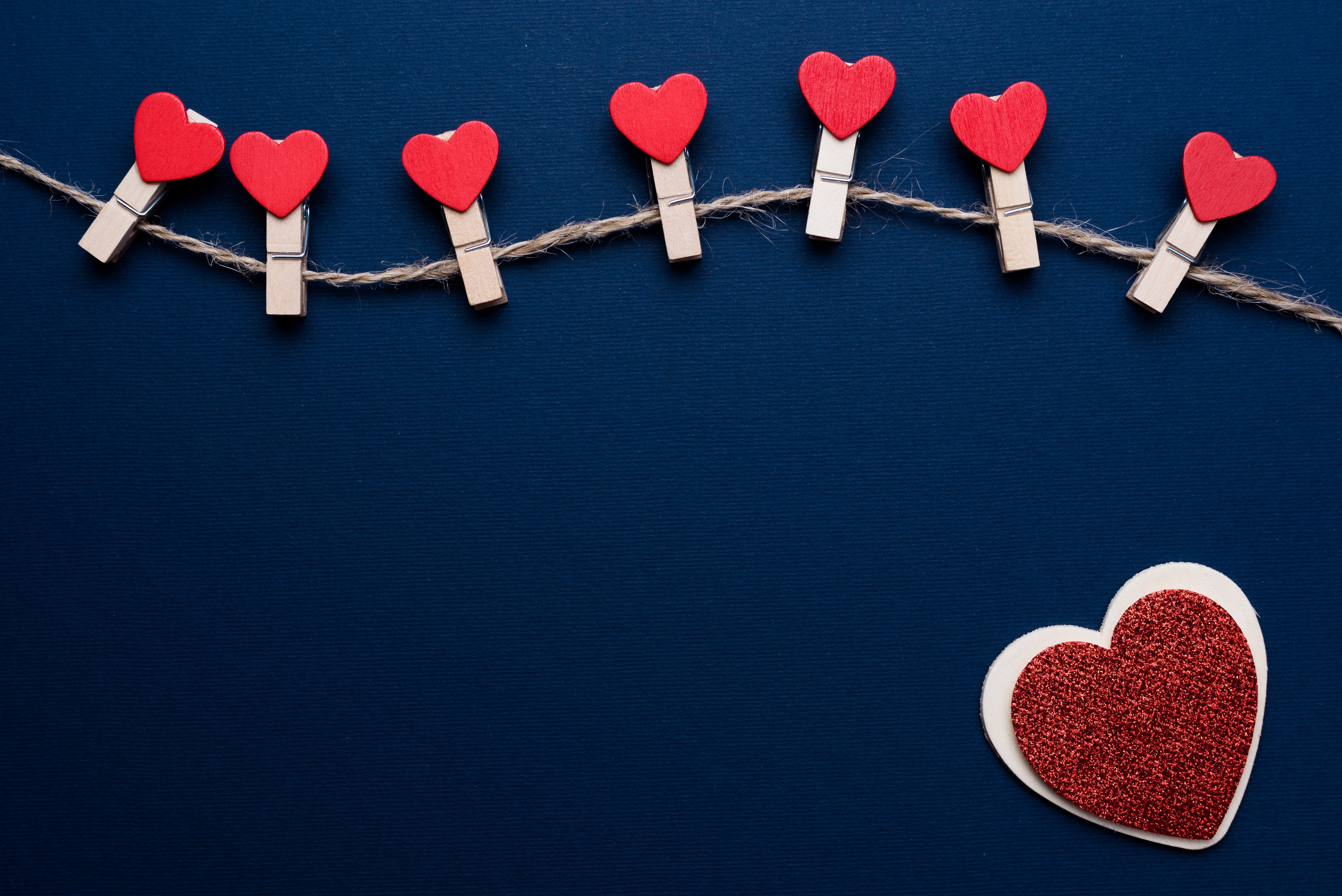 Valentine's Day hearts on a clothesline HD Wallpaper