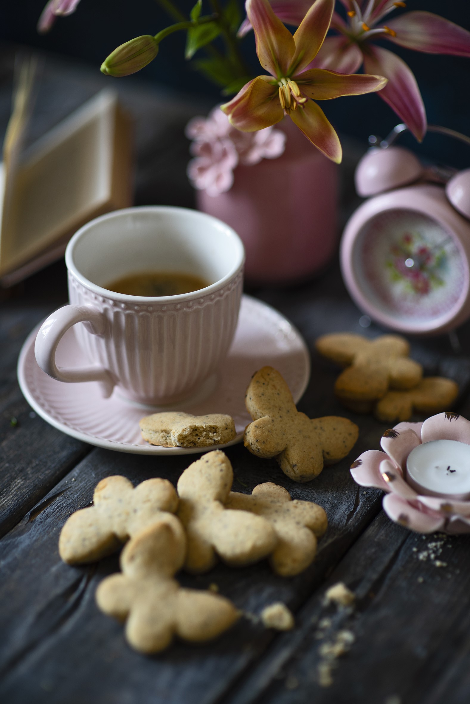 Coffee cup with butterfly cookies and flowers HD Phone Wallpaper