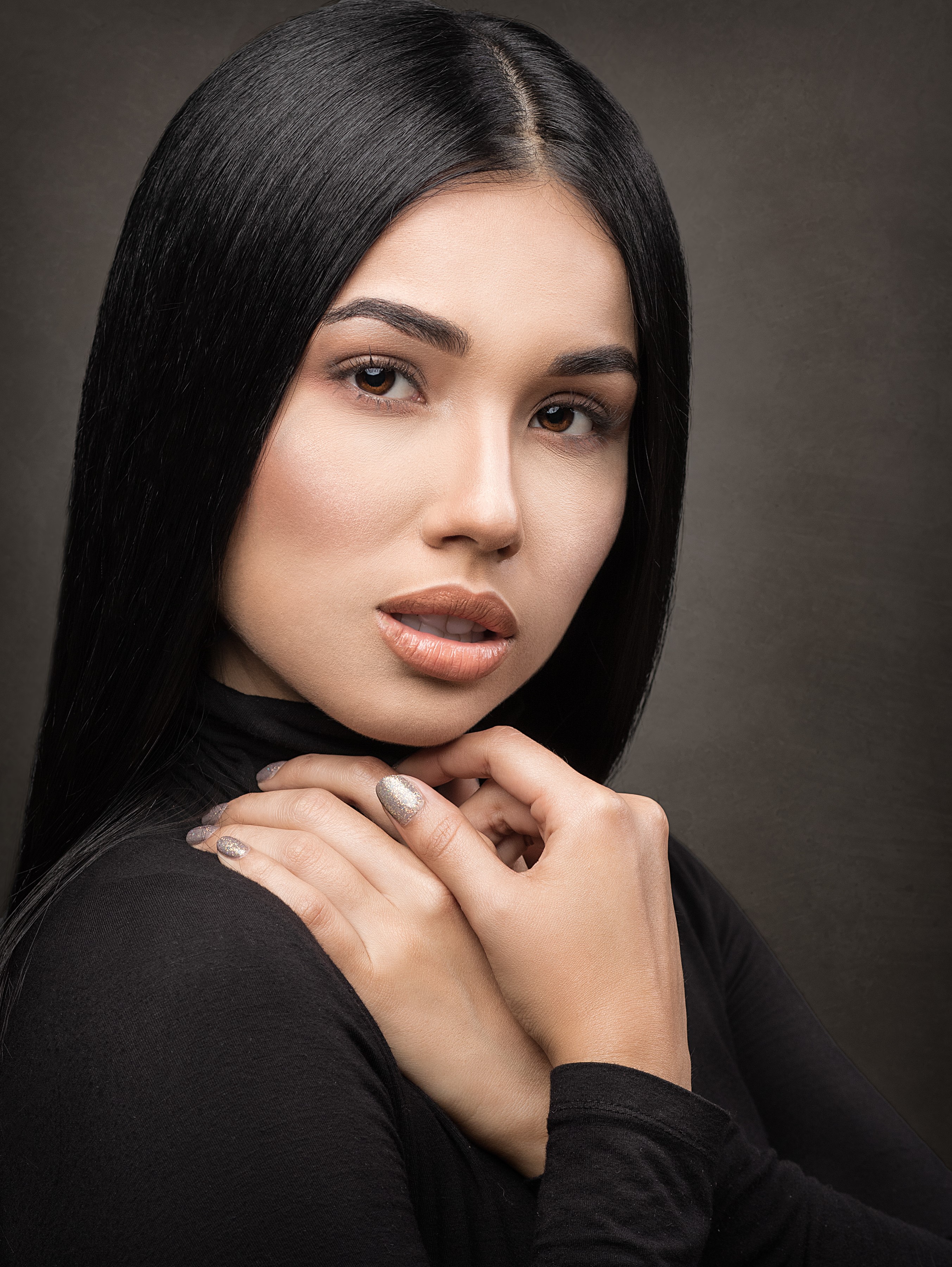 Brunette woman with makeup and hands on shoulders HD Phone Wallpaper