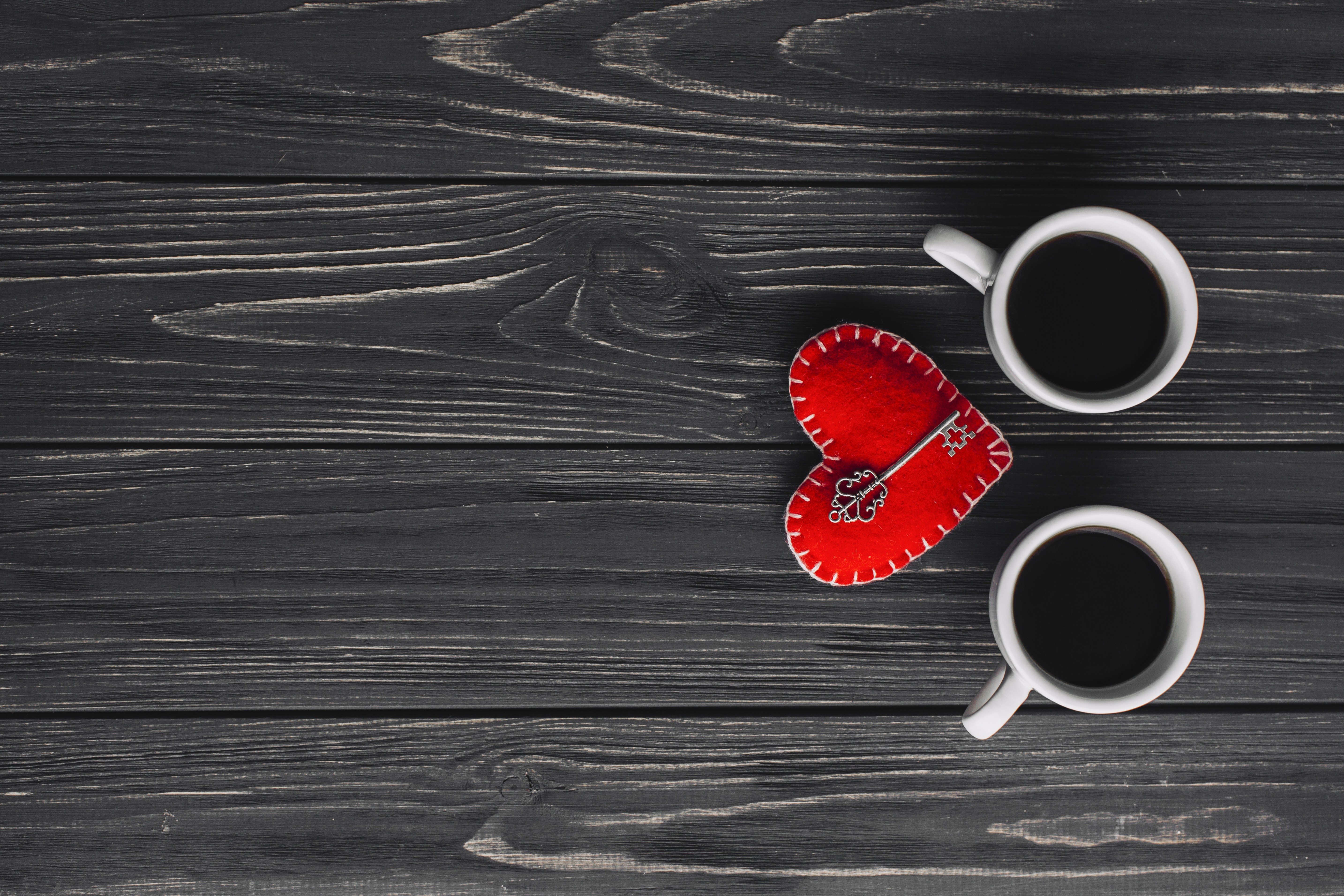 Two cups of coffee and a heart with a key on wood planks HD Wallpaper