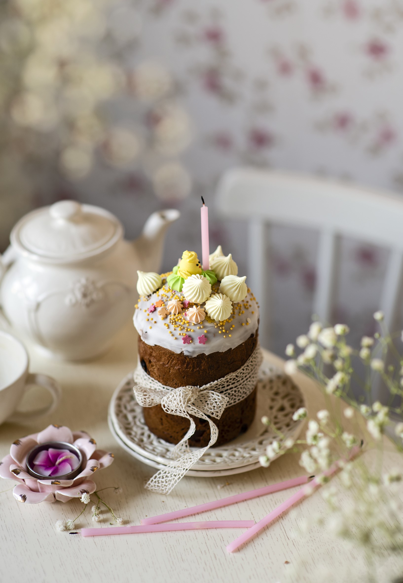 Easter Kulich cake with candle and decorations HD Phone Wallpaper