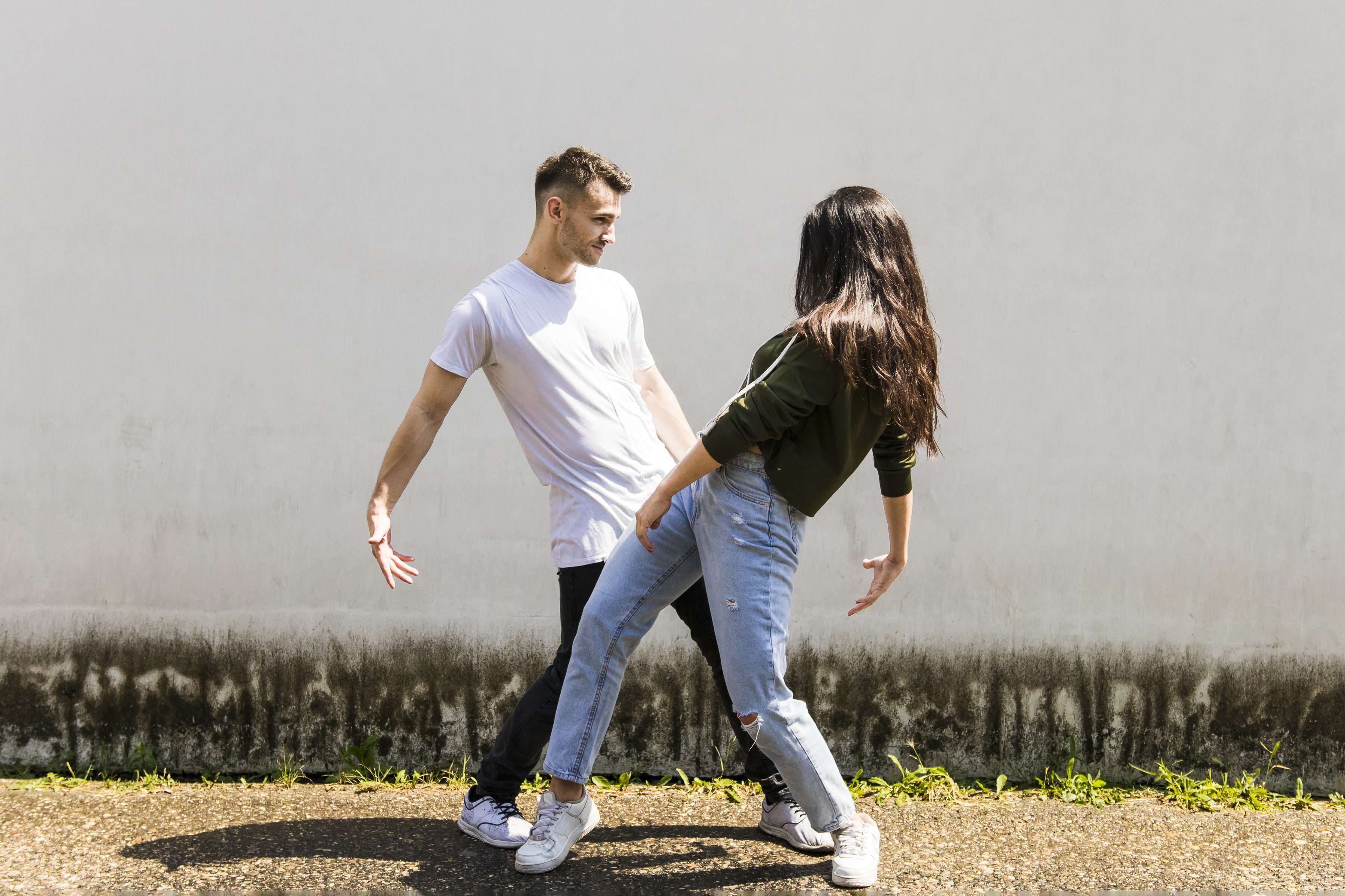 Man and woman dancing in front of a wall HD Wallpaper