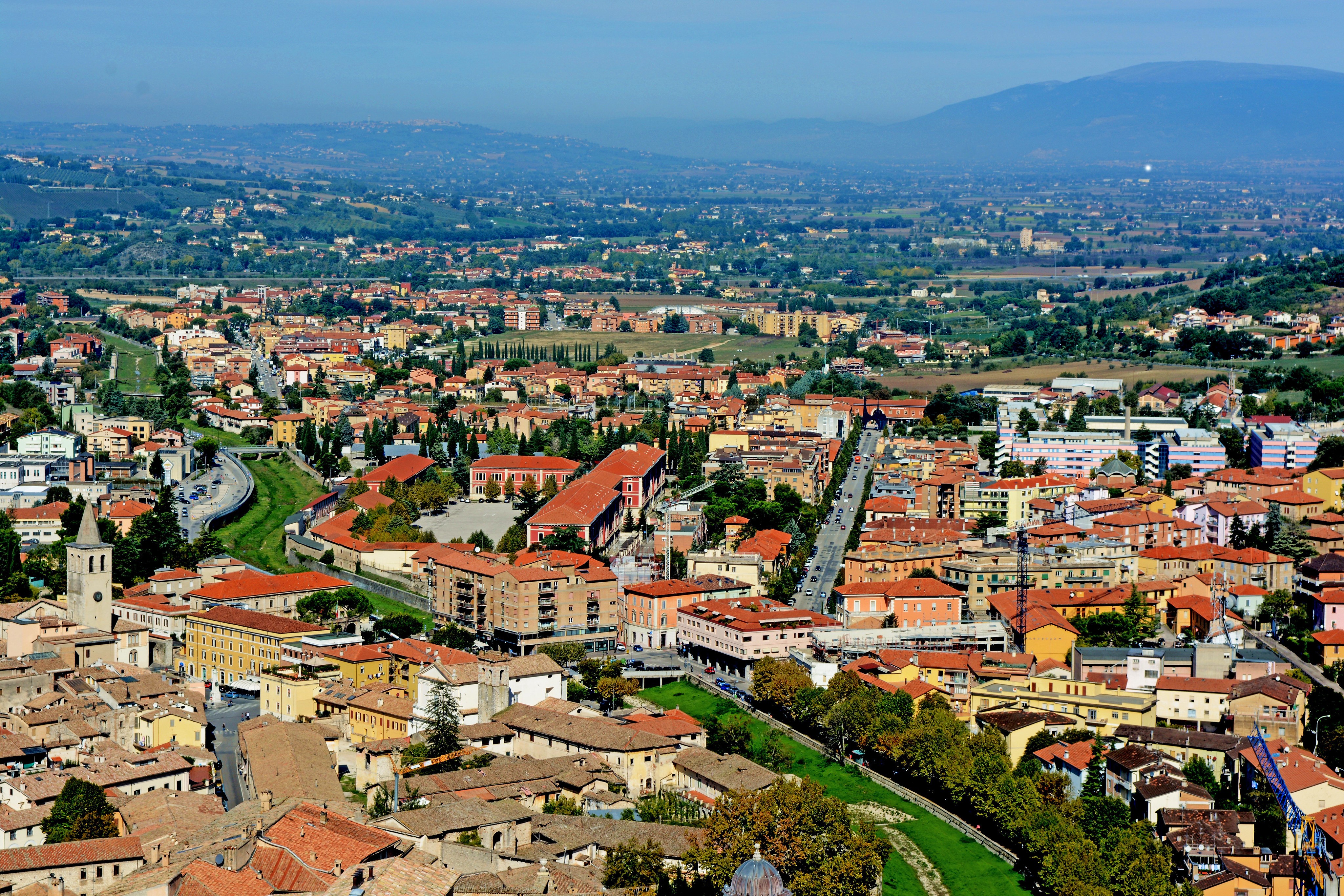 Aerial view of Spoleto, Italy HD Wallpaper