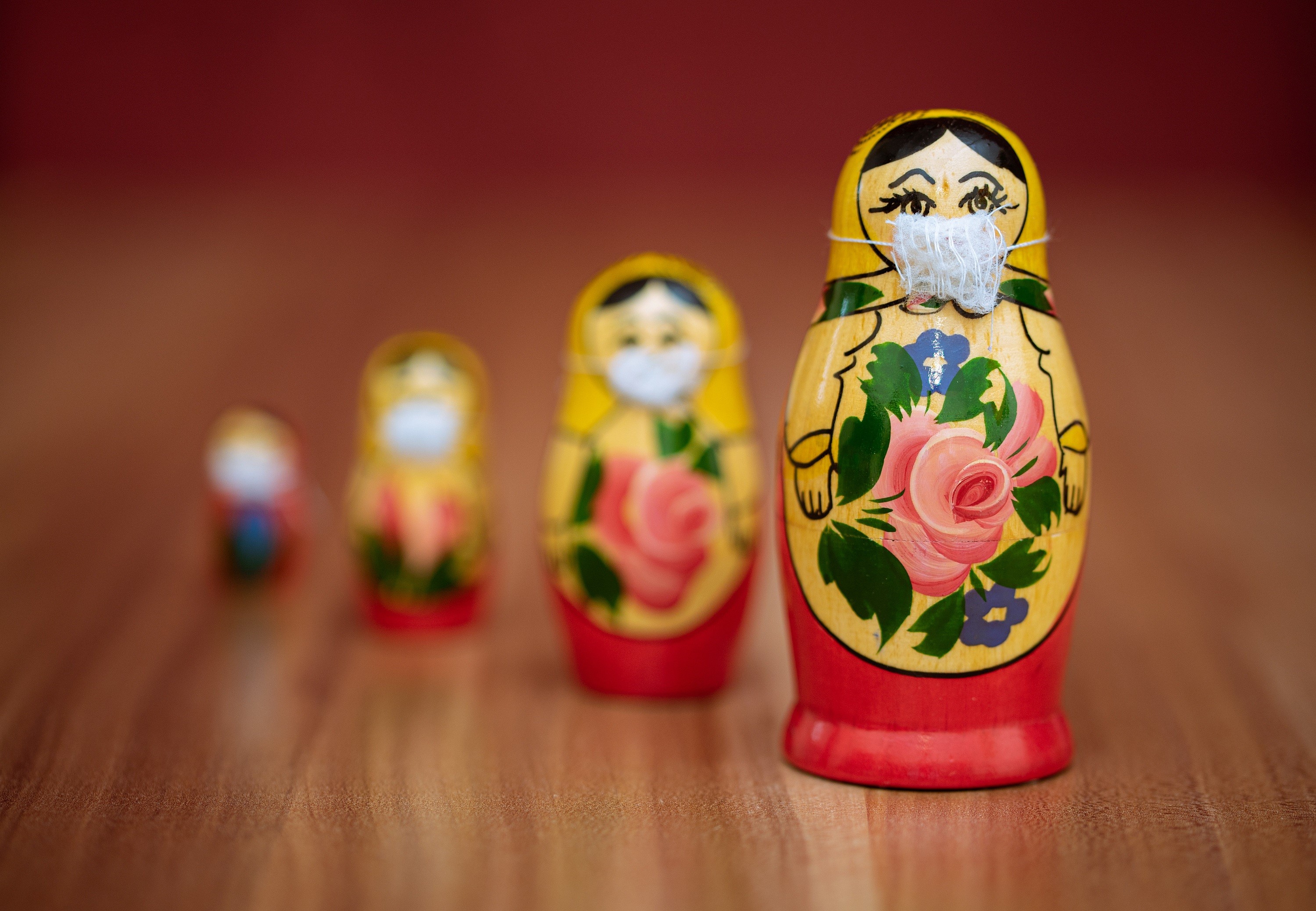 Matryoshka dolls wearing face masks HD Wallpaper