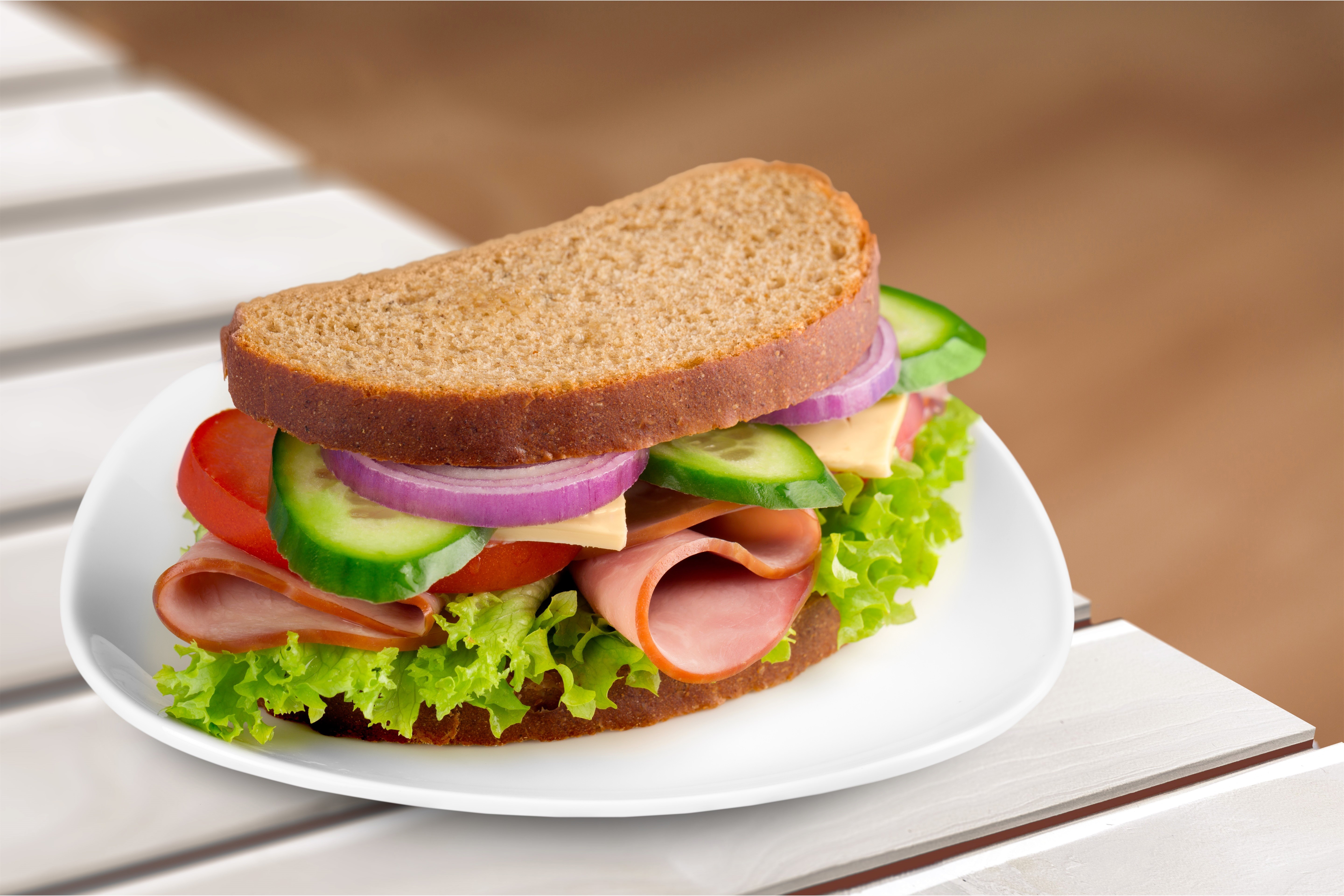 Sandwich with ham and vegetables on a plate HD Wallpaper