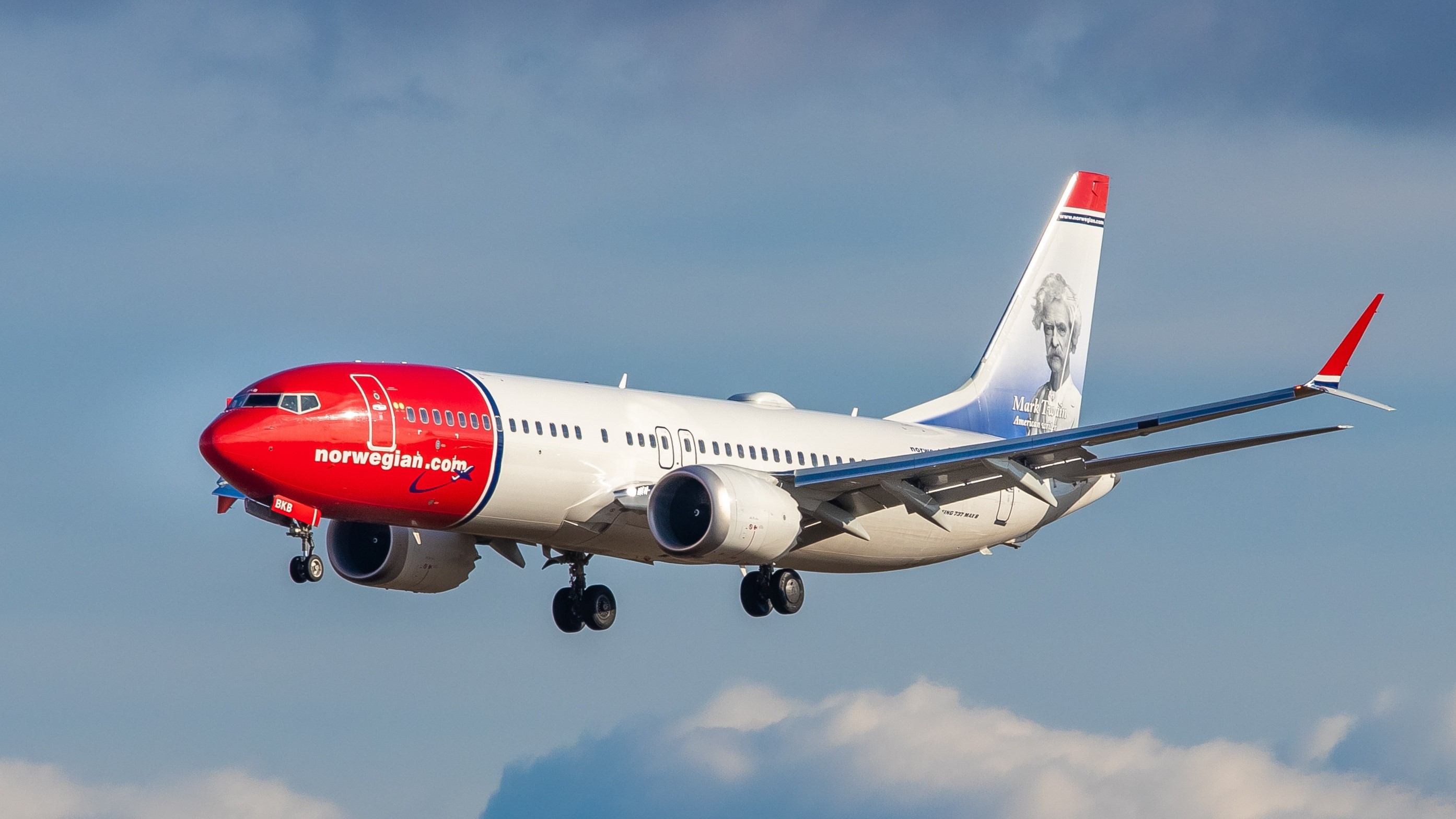 Norwegian Air Shuttle Boeing 737-8 with Mark Twain livery HD Wallpaper