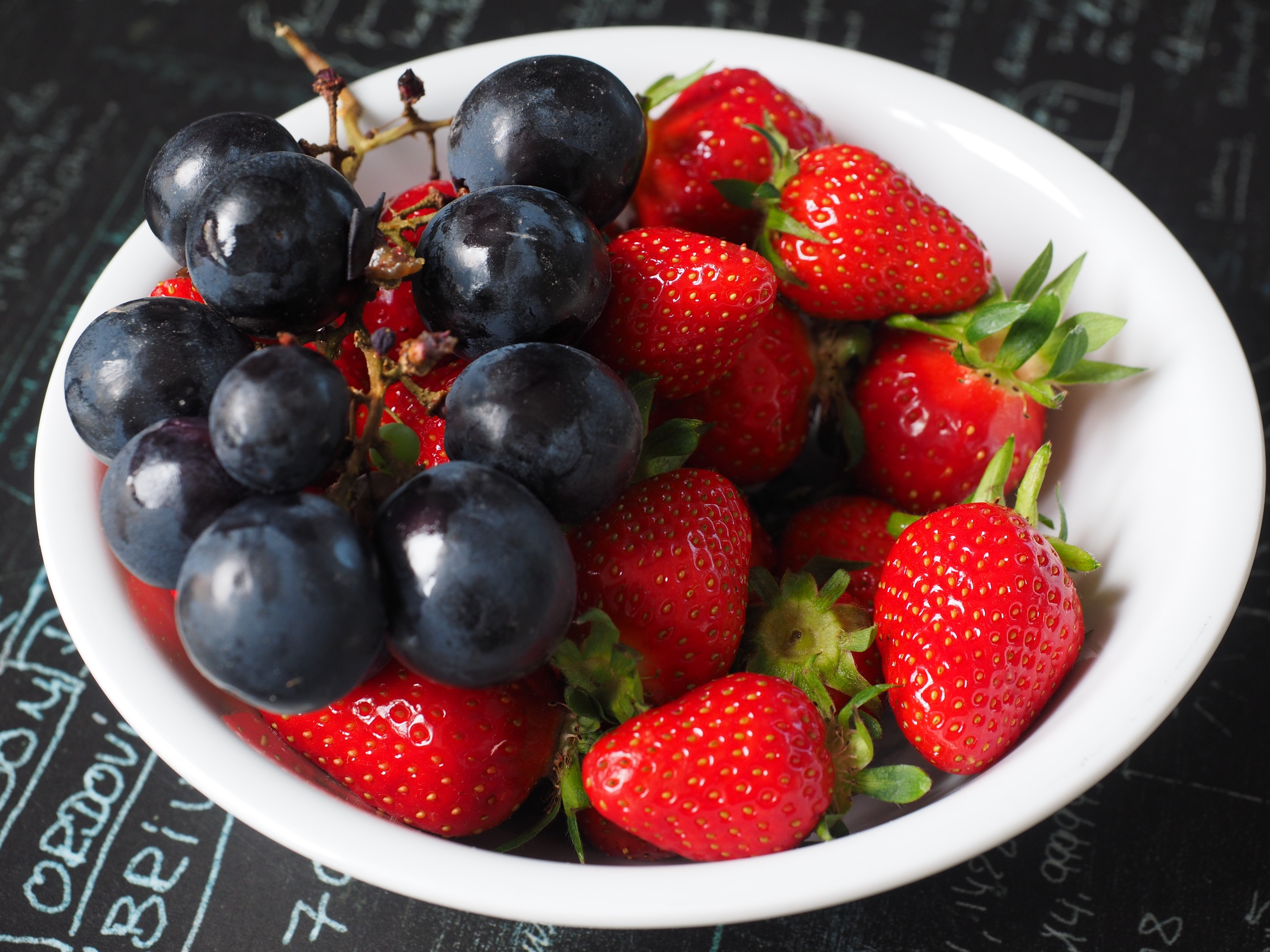 Strawberries and Grapes in a Bowl HD Wallpaper