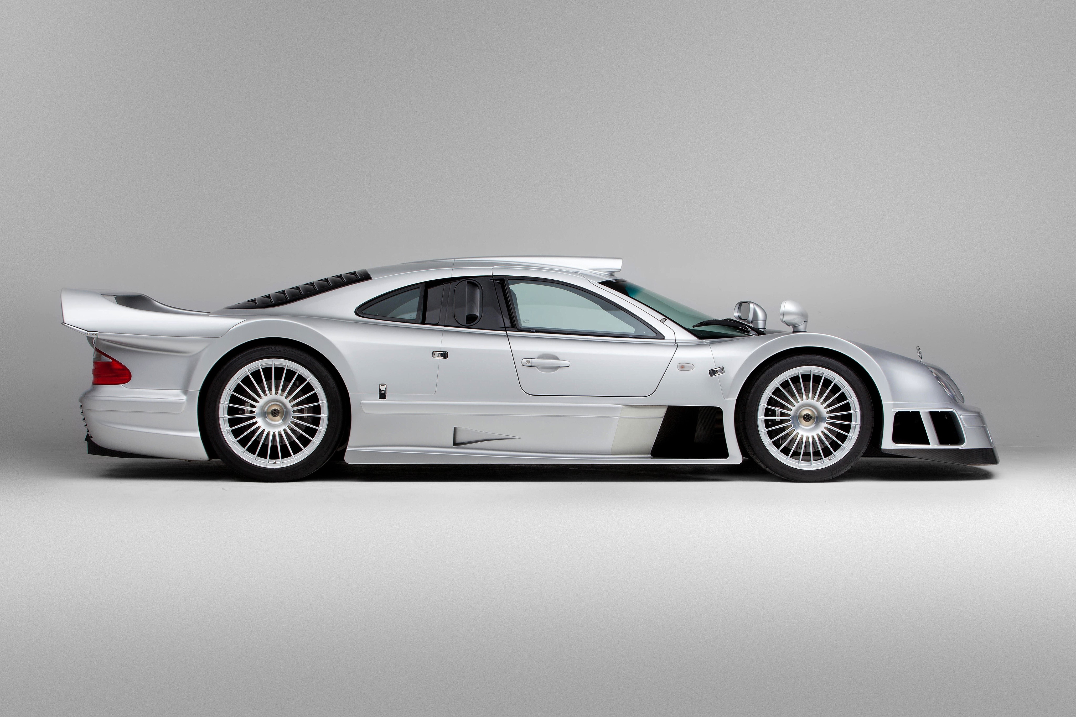 Mercedes-Benz CLK GTR AMG Coupe 1997 HD Wallpaper