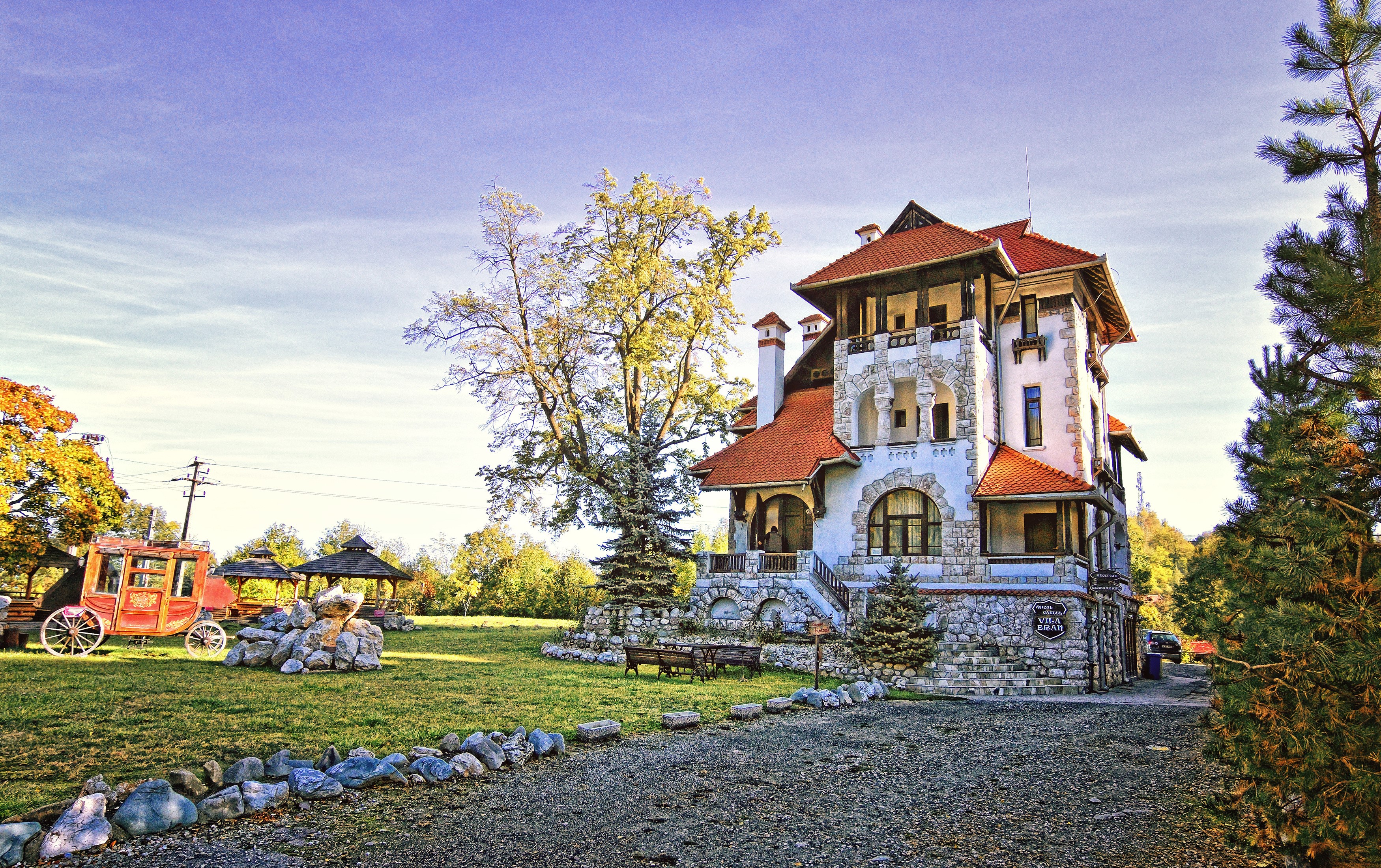 Mansion in Comuna Bran Brasov, Romania with horse carriage HD Wallpaper