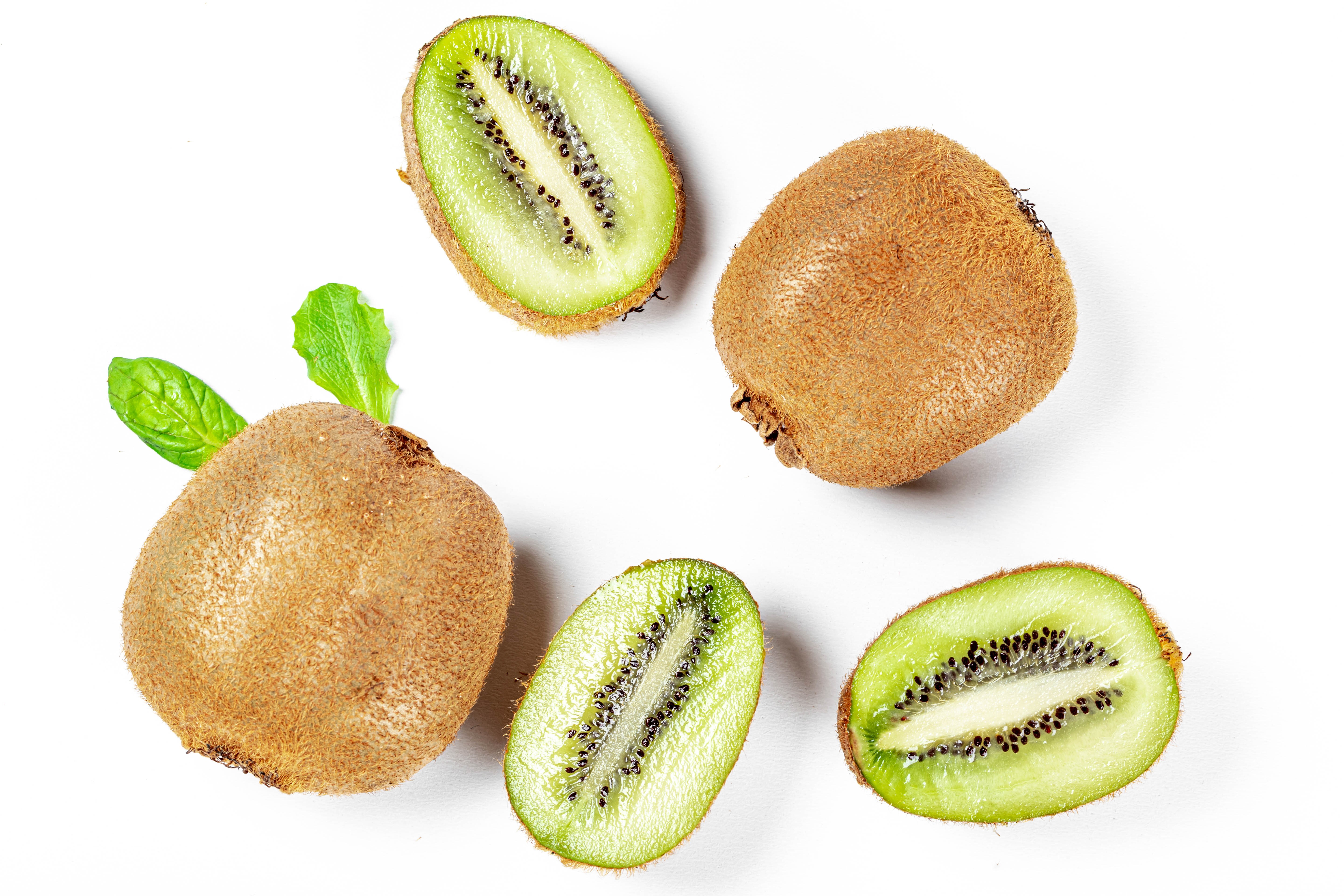 Kiwi fruits on white background HD Wallpaper