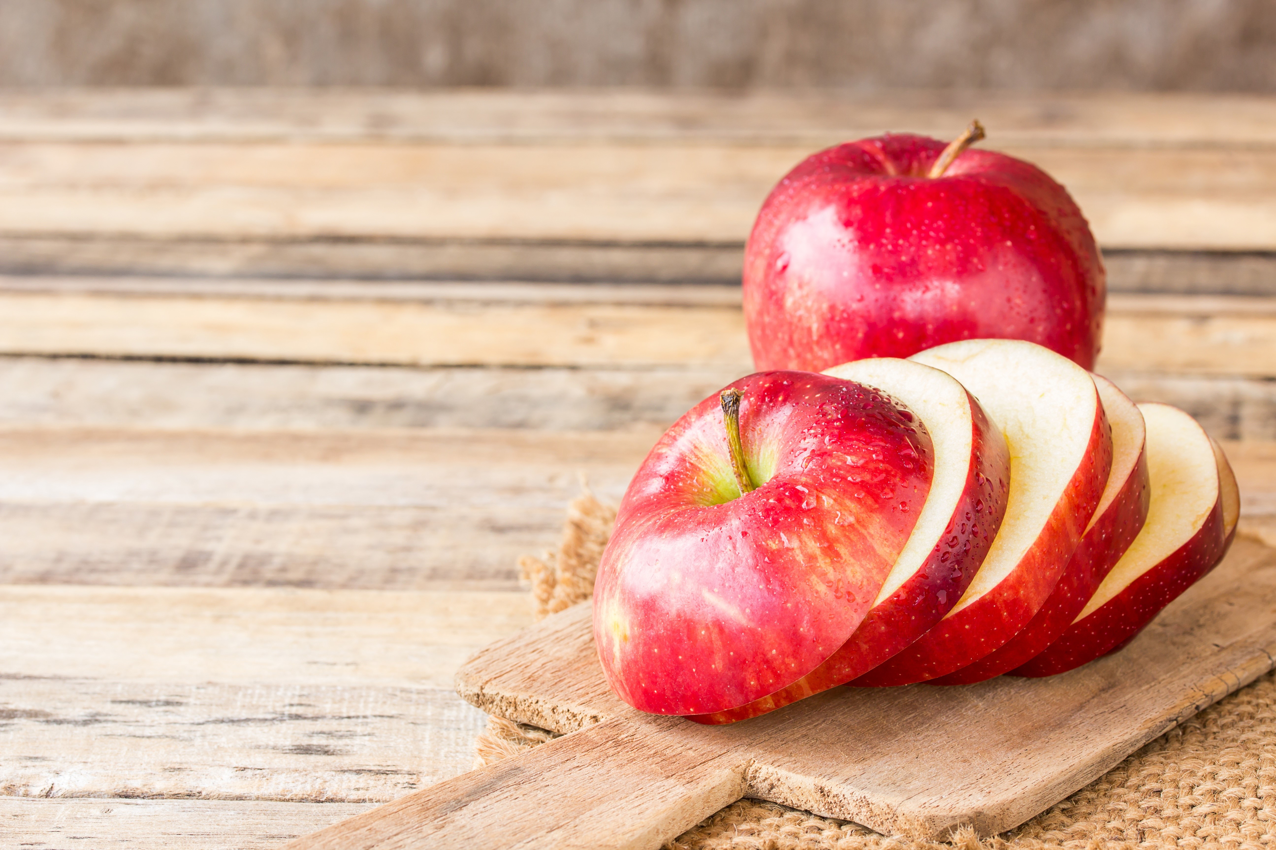 Red Apples Sliced on Cutting Board HD Wallpaper