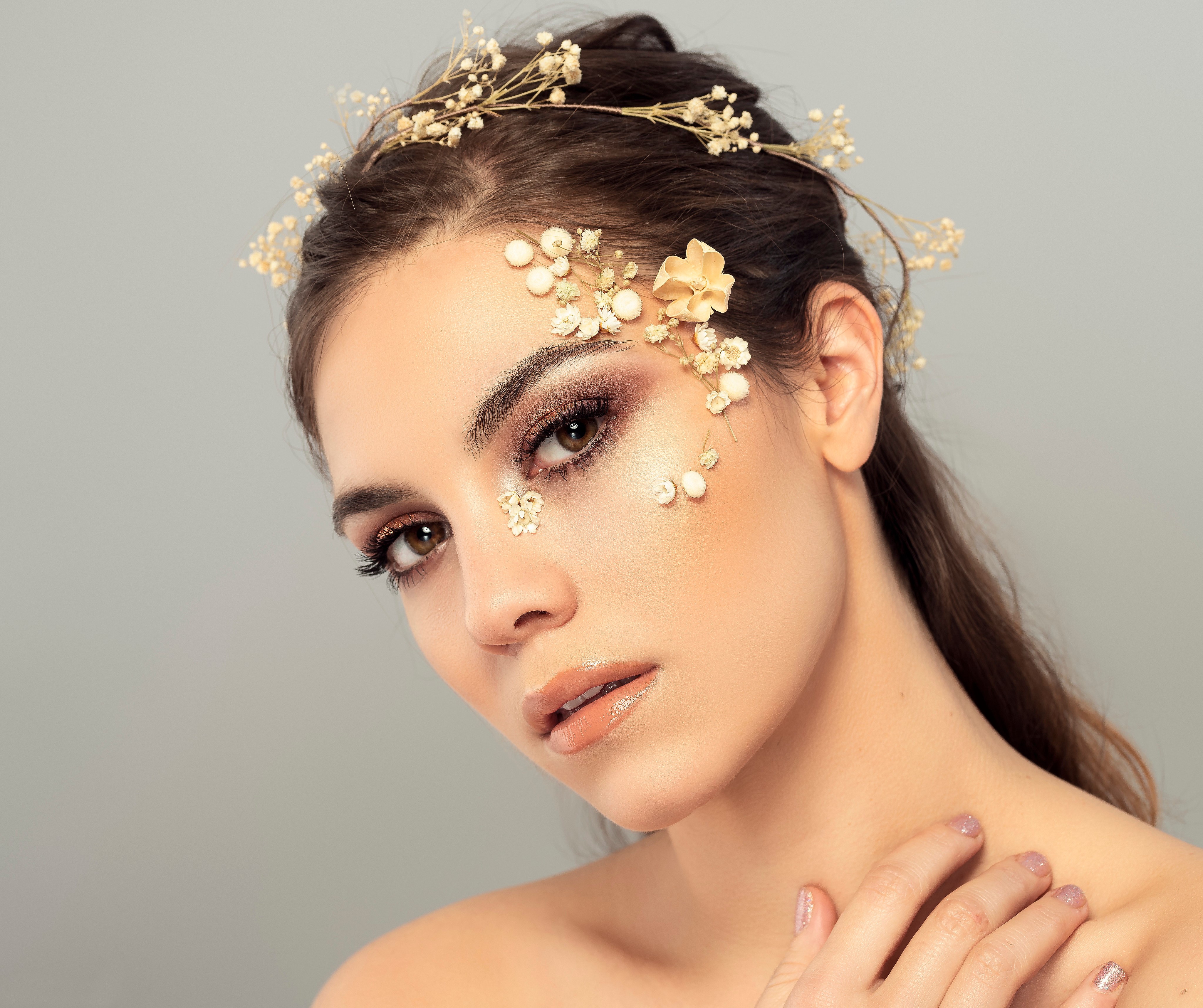 Model with floral makeup and headpiece HD Wallpaper
