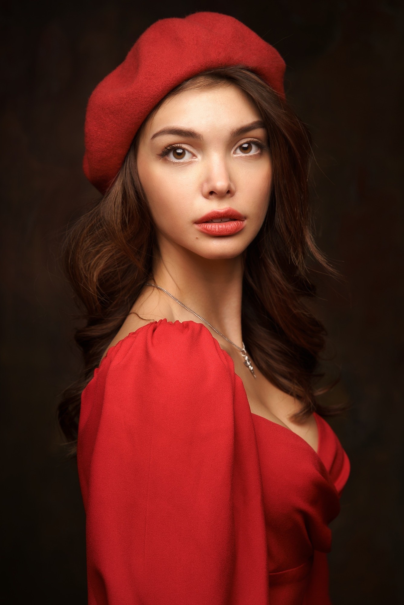 Woman in red beret and dress HD Phone Wallpaper