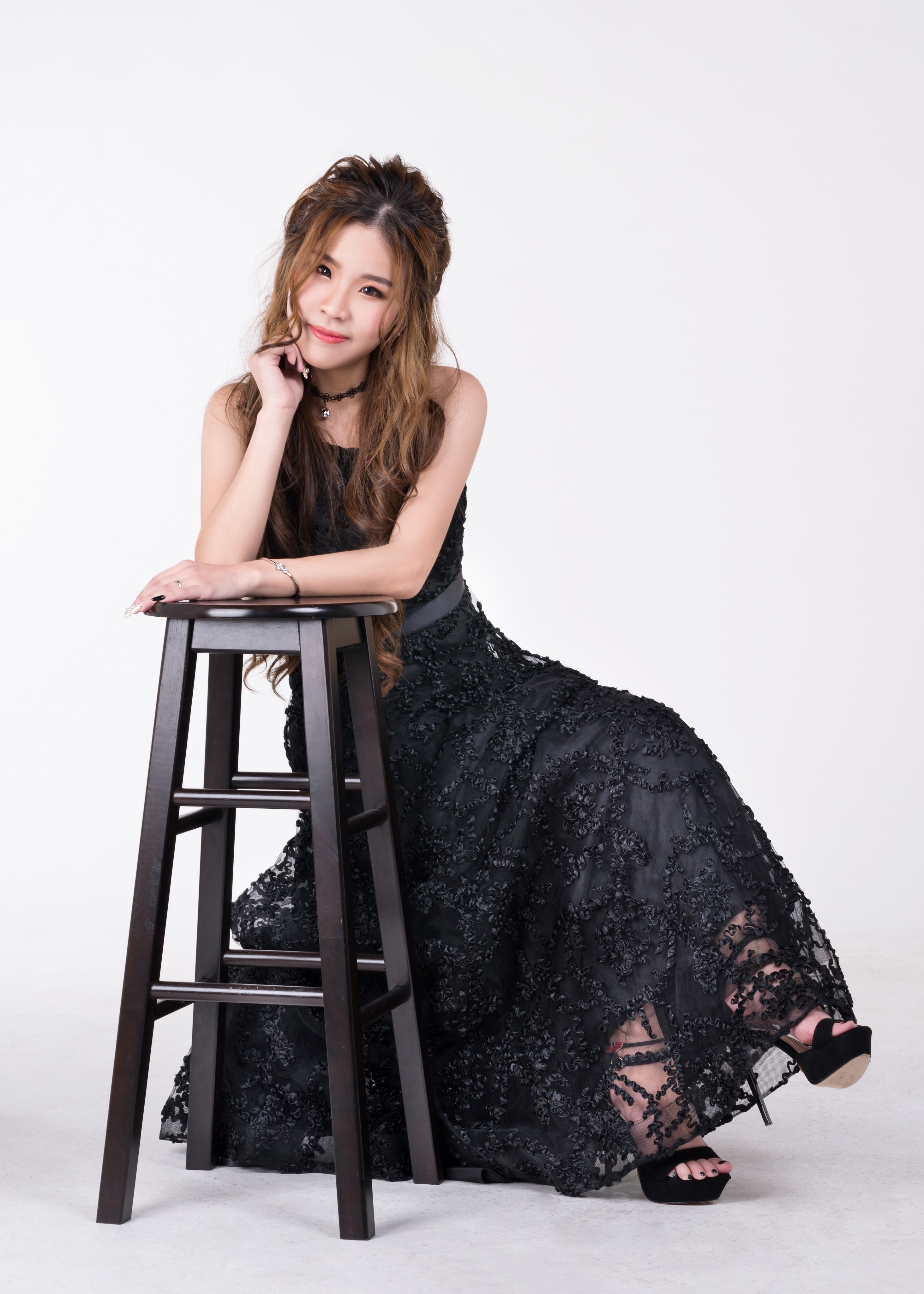 Asian woman in black dress sitting on a stool HD Phone Wallpaper
