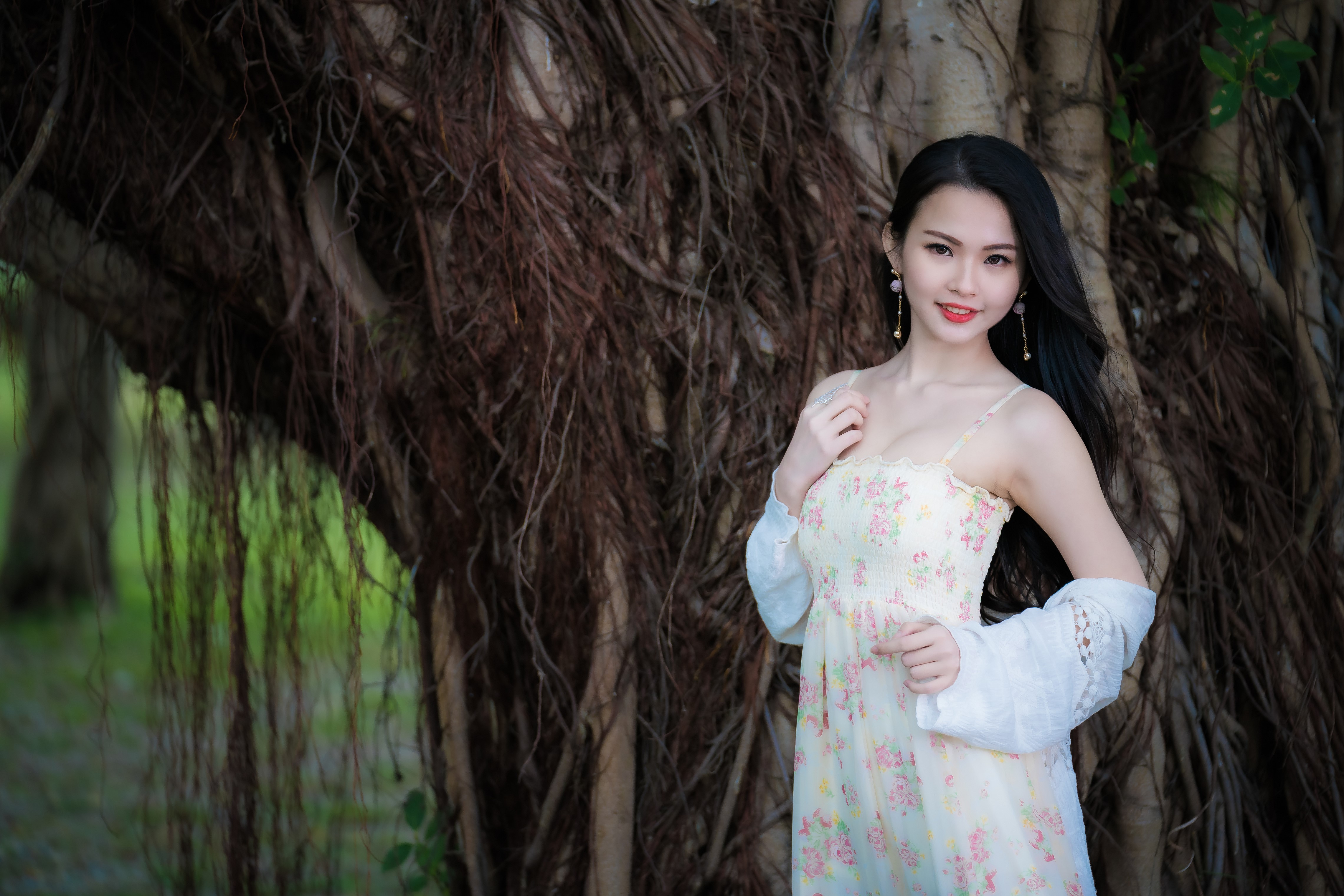 4K Portrait of Asian Brunette Girl in Dress HD Wallpaper