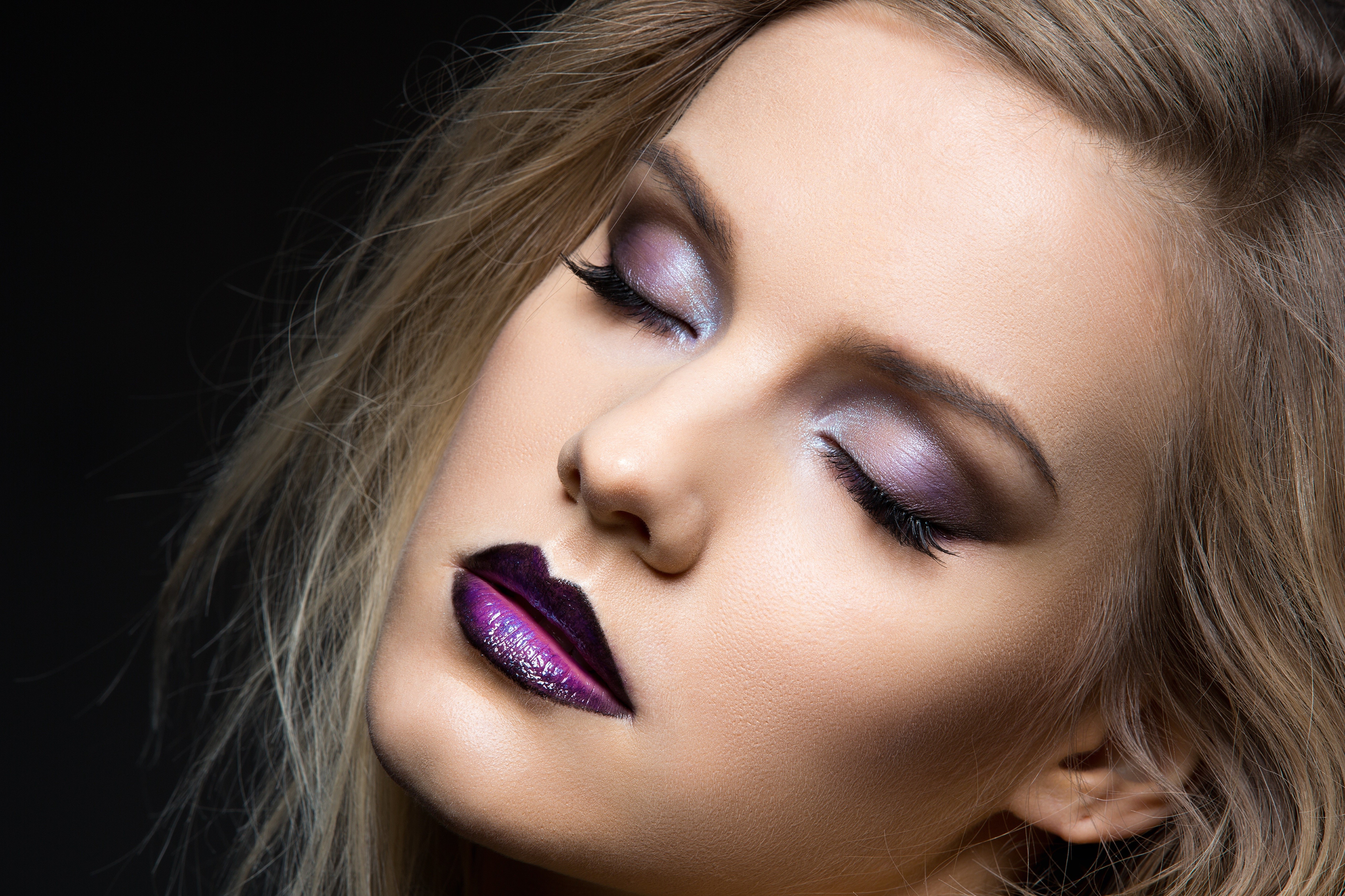 Model with dramatic purple makeup HD Wallpaper
