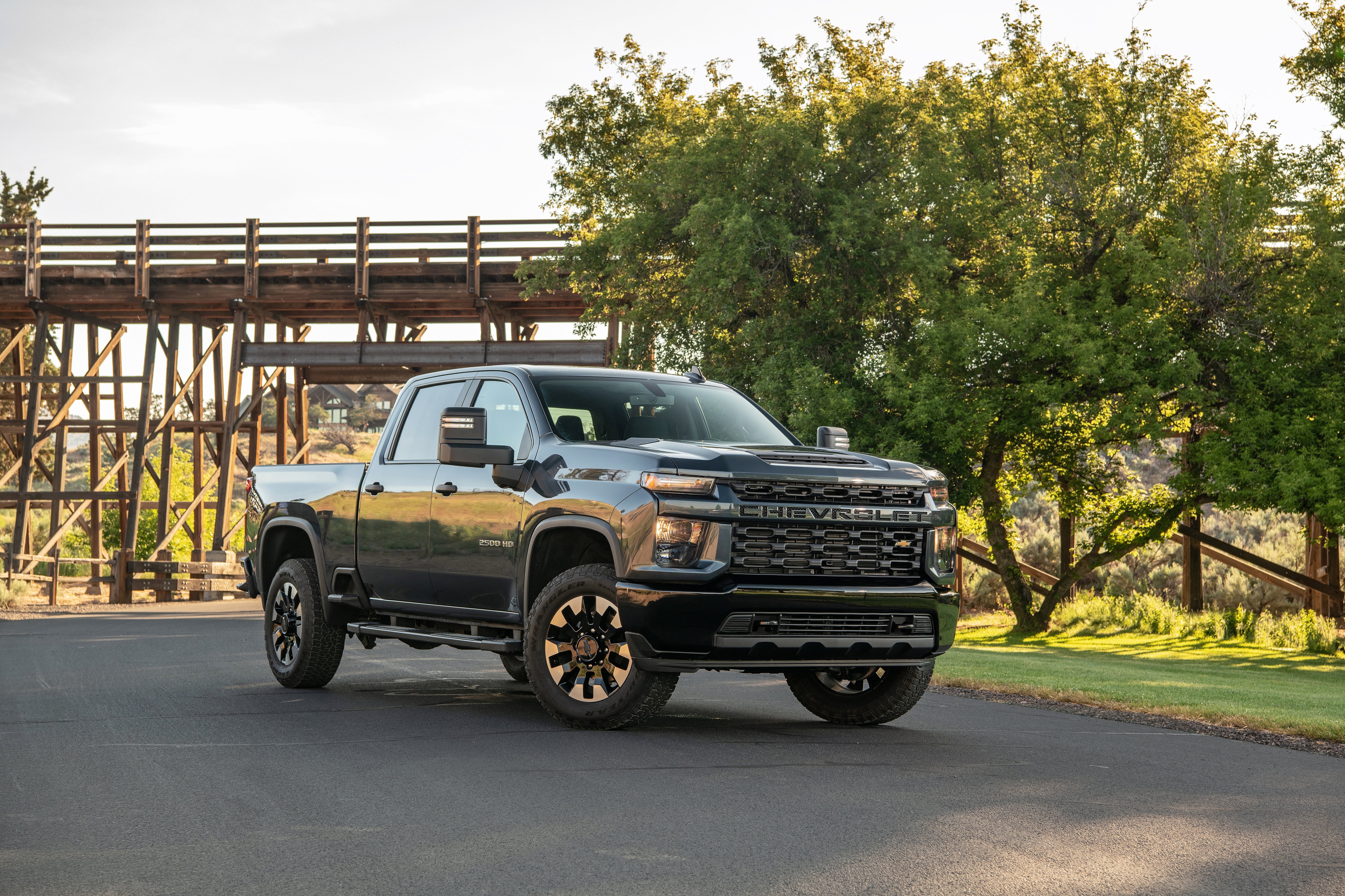 2020 Chevrolet Silverado 2500 Custom Crew Cab pickup truck HD Wallpaper