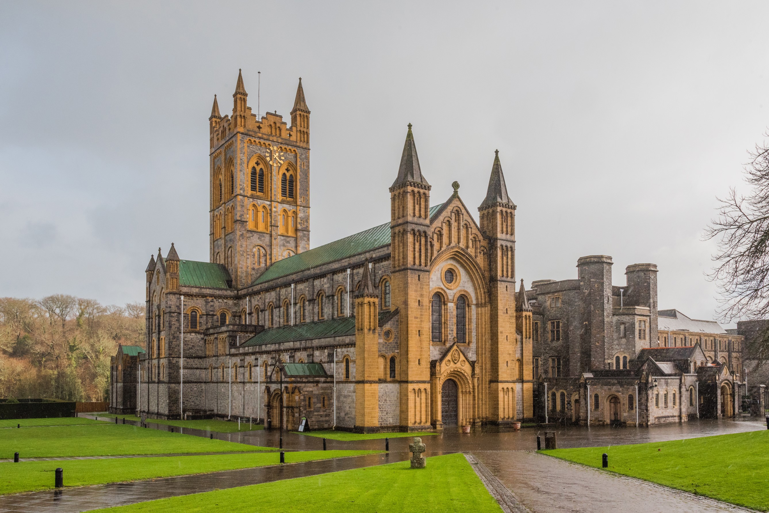 Buckfast Abbey in England on a rainy day HD Wallpaper