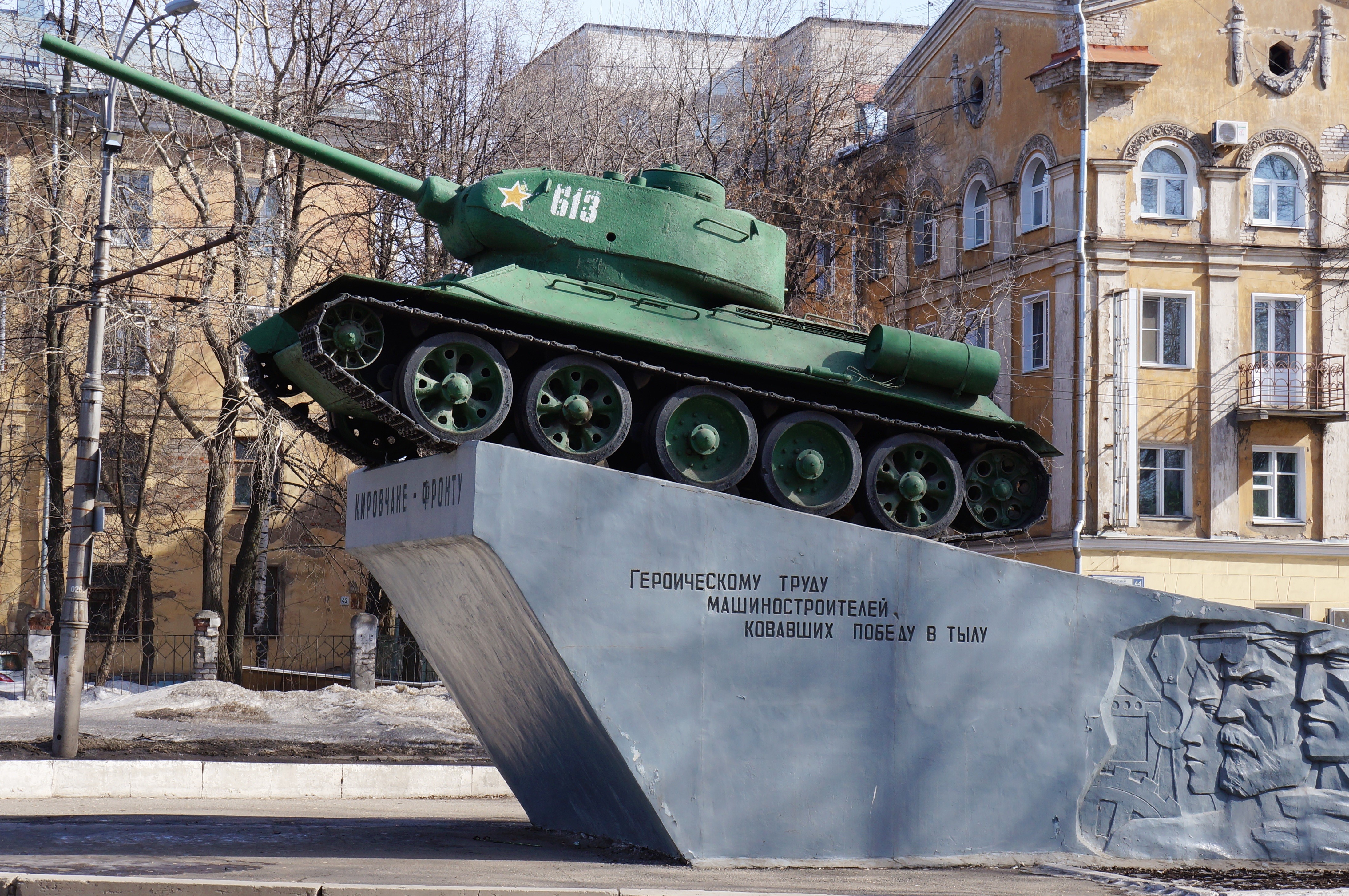 T-34 Tank Monument in Kirov, Russia HD Wallpaper