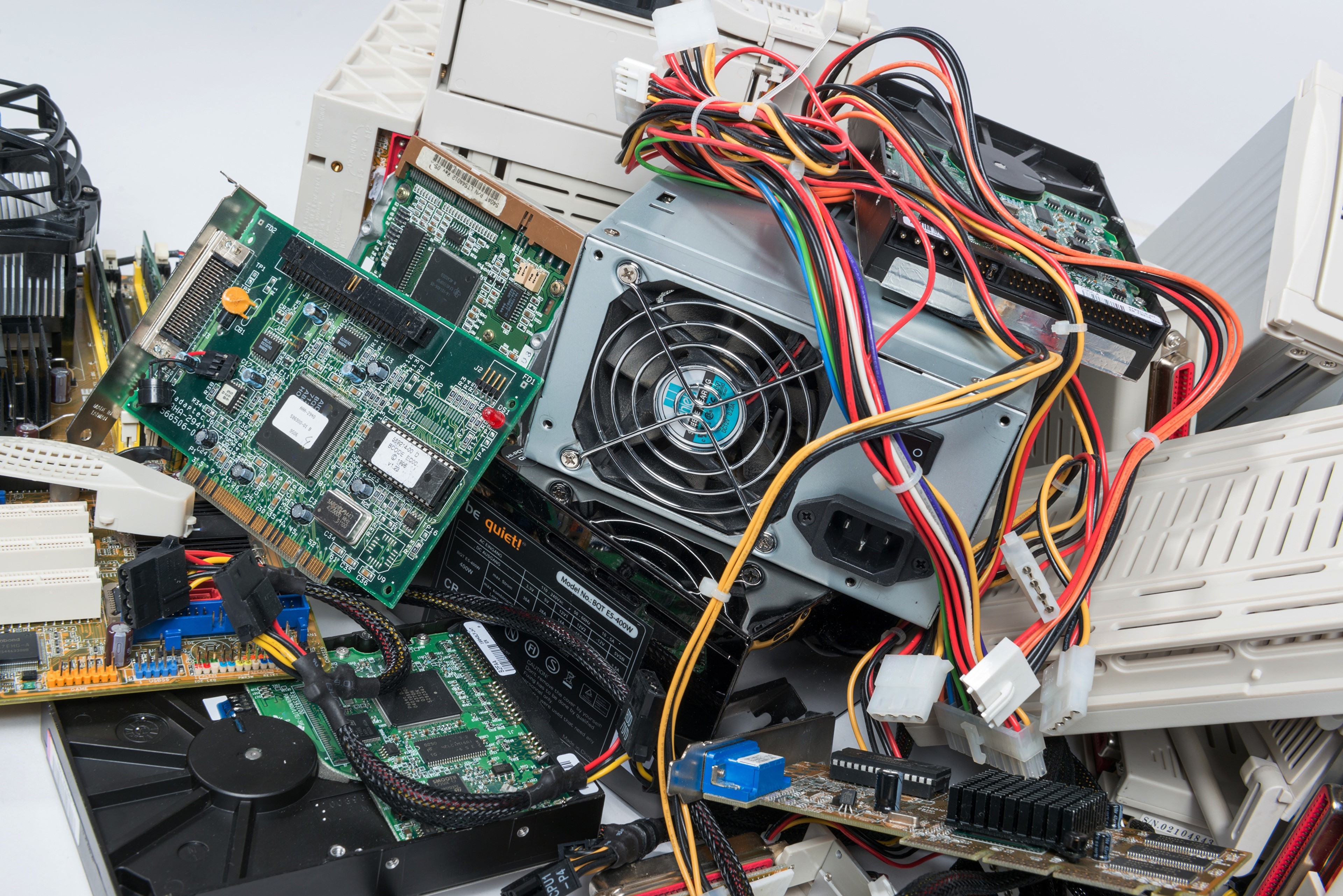 Pile of old computer components and wires HD Wallpaper