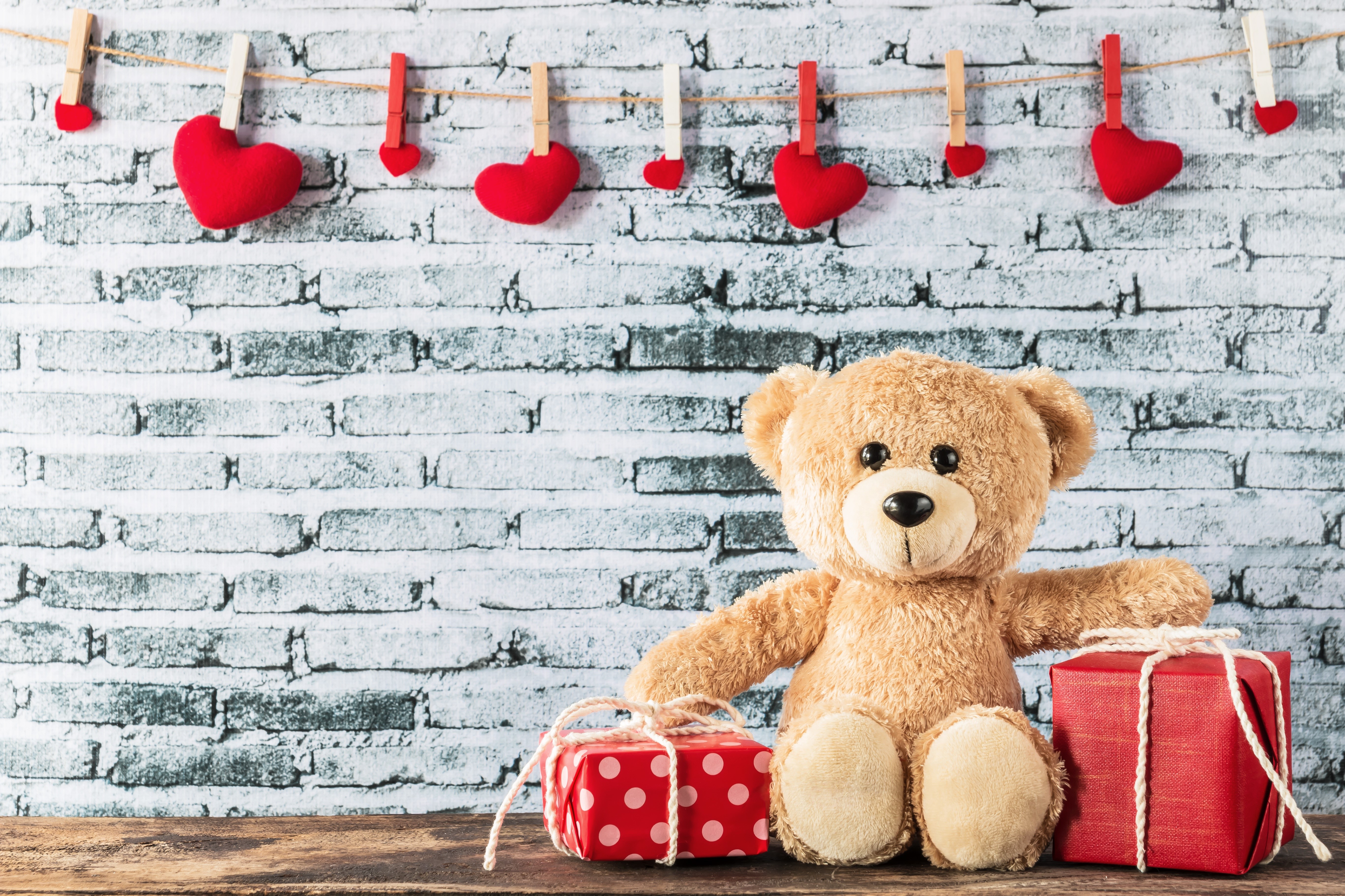 Teddy bear with Valentine's Day gifts and hearts HD Wallpaper