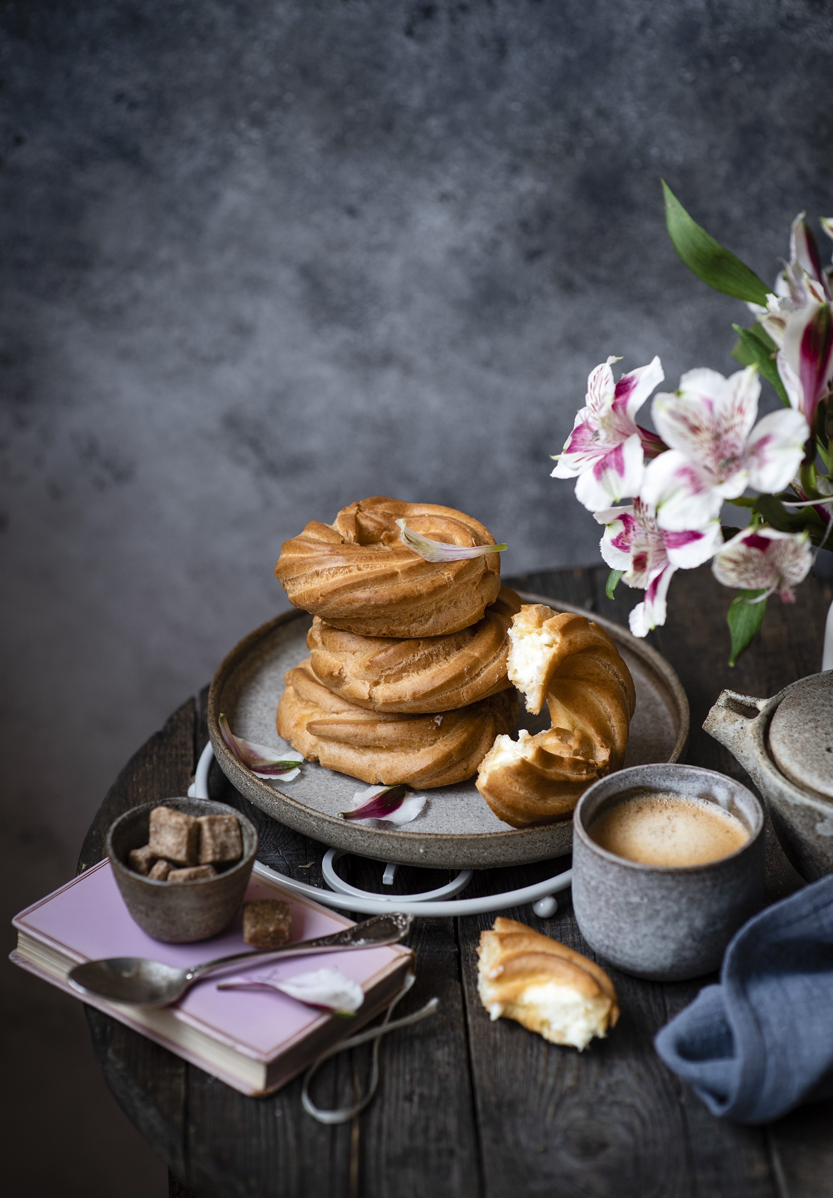 Coffee and pastries with flowers HD Phone Wallpaper